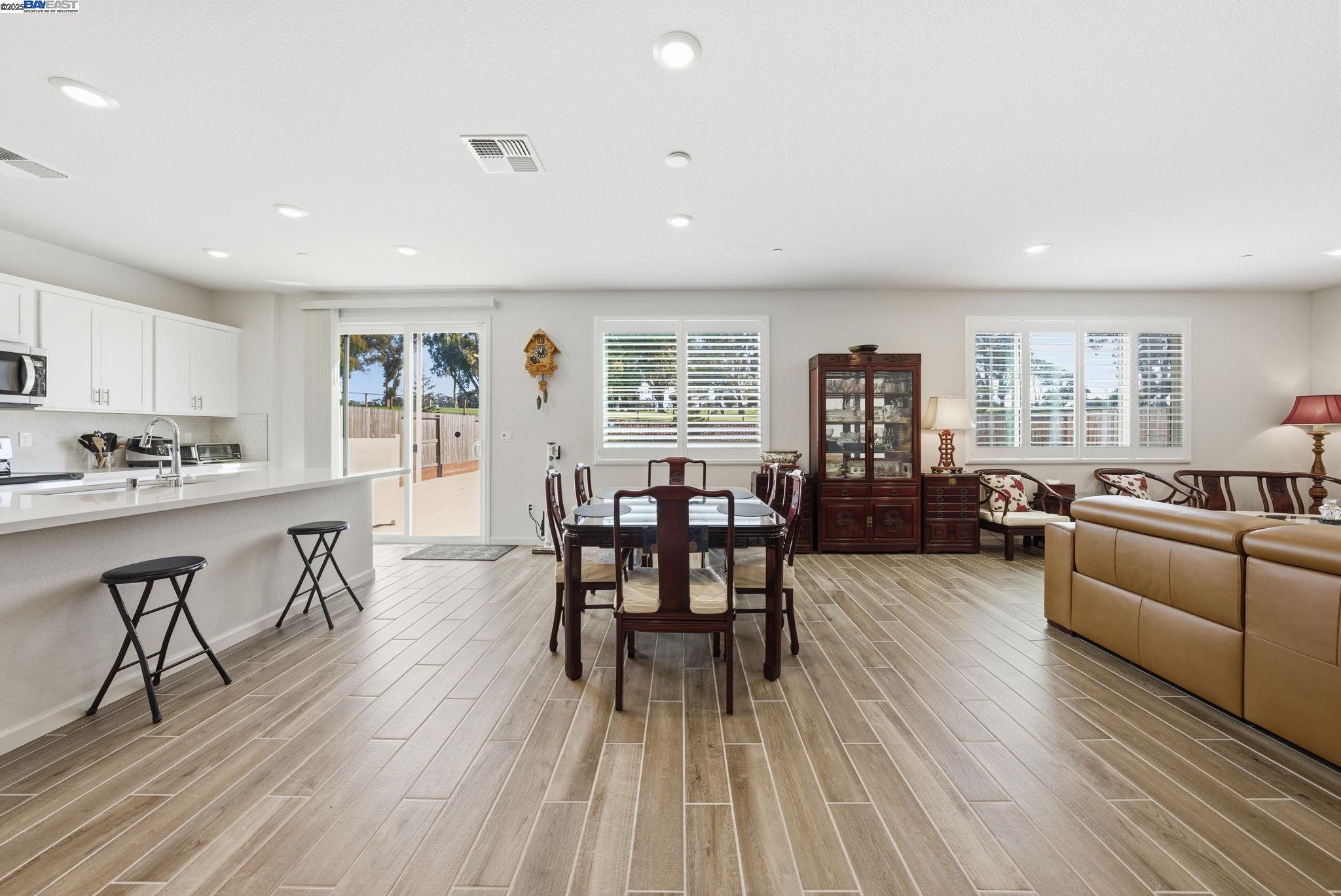 Detail Gallery Image 7 of 59 For 4158 Markovich Ct, Richmond,  CA 94806 - 4 Beds | 3 Baths