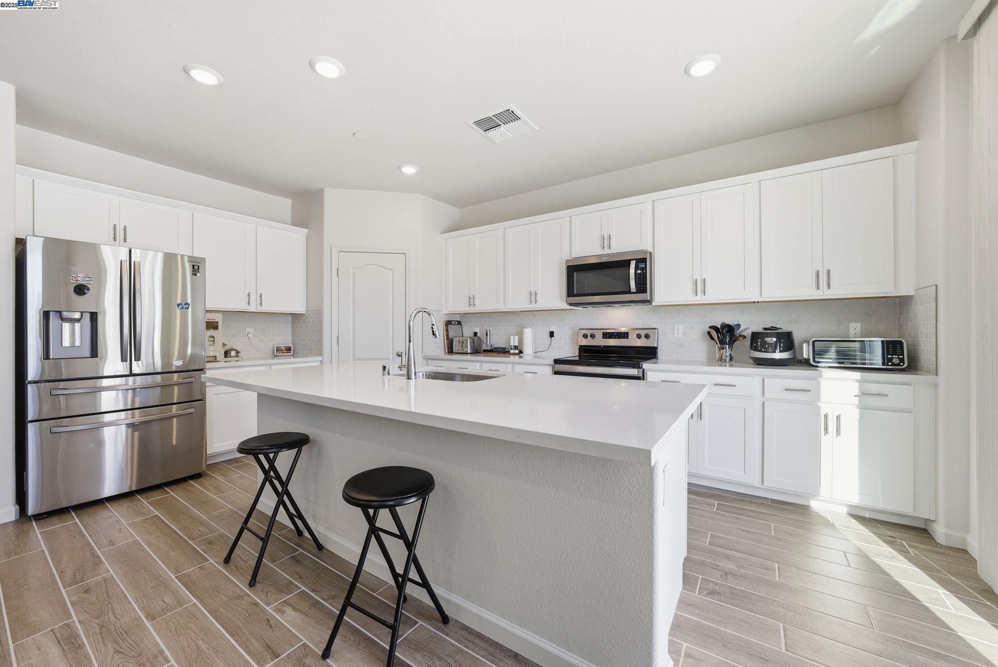 Detail Gallery Image 10 of 59 For 4158 Markovich Ct, Richmond,  CA 94806 - 4 Beds | 3 Baths