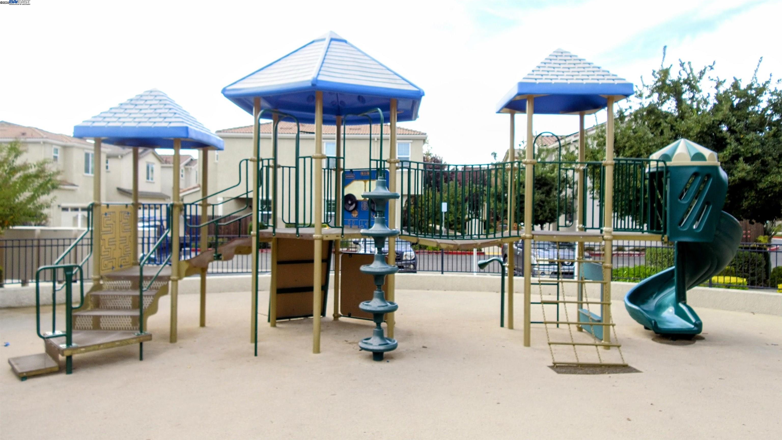 Detail Gallery Image 11 of 13 For 4520 Gironella Walk, Sacramento,  CA 95823 - 3 Beds | 2/1 Baths