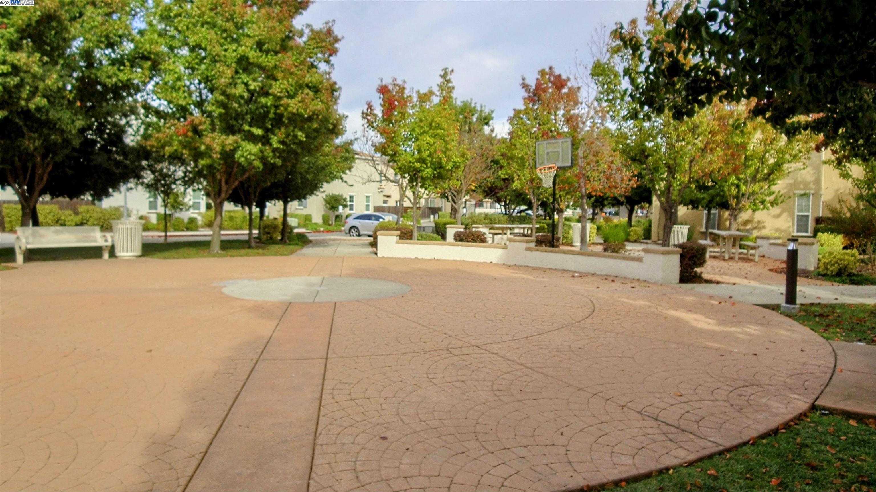 Detail Gallery Image 12 of 13 For 4520 Gironella Walk, Sacramento,  CA 95823 - 3 Beds | 2/1 Baths