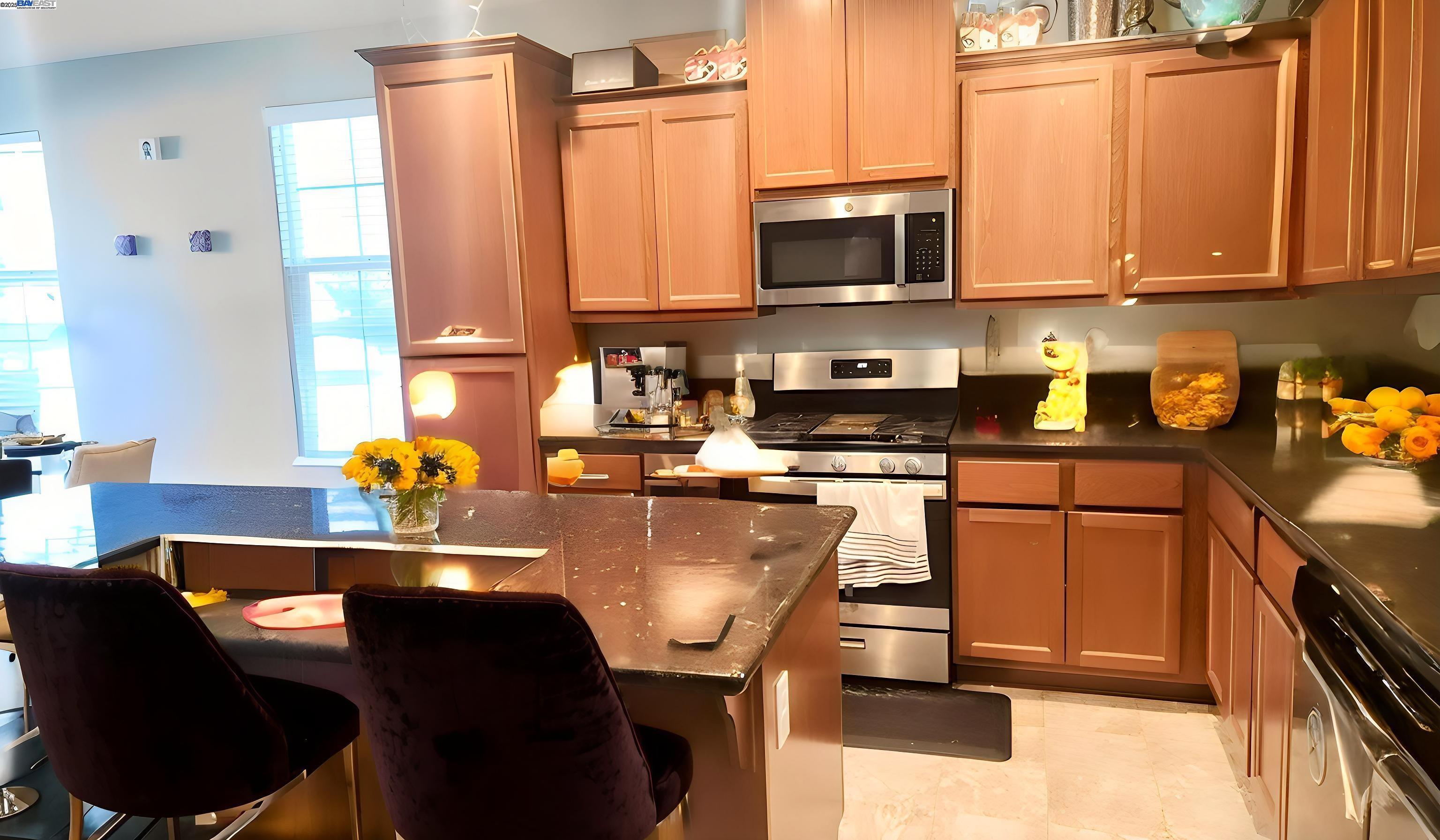 Detail Gallery Image 4 of 15 For 4520 Gironella Walk, Sacramento,  CA 95823 - 3 Beds | 2/1 Baths