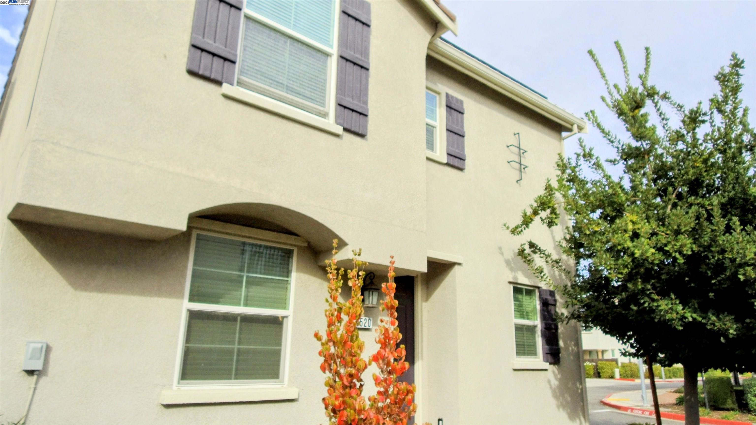 Detail Gallery Image 6 of 13 For 4520 Gironella Walk, Sacramento,  CA 95823 - 3 Beds | 2/1 Baths