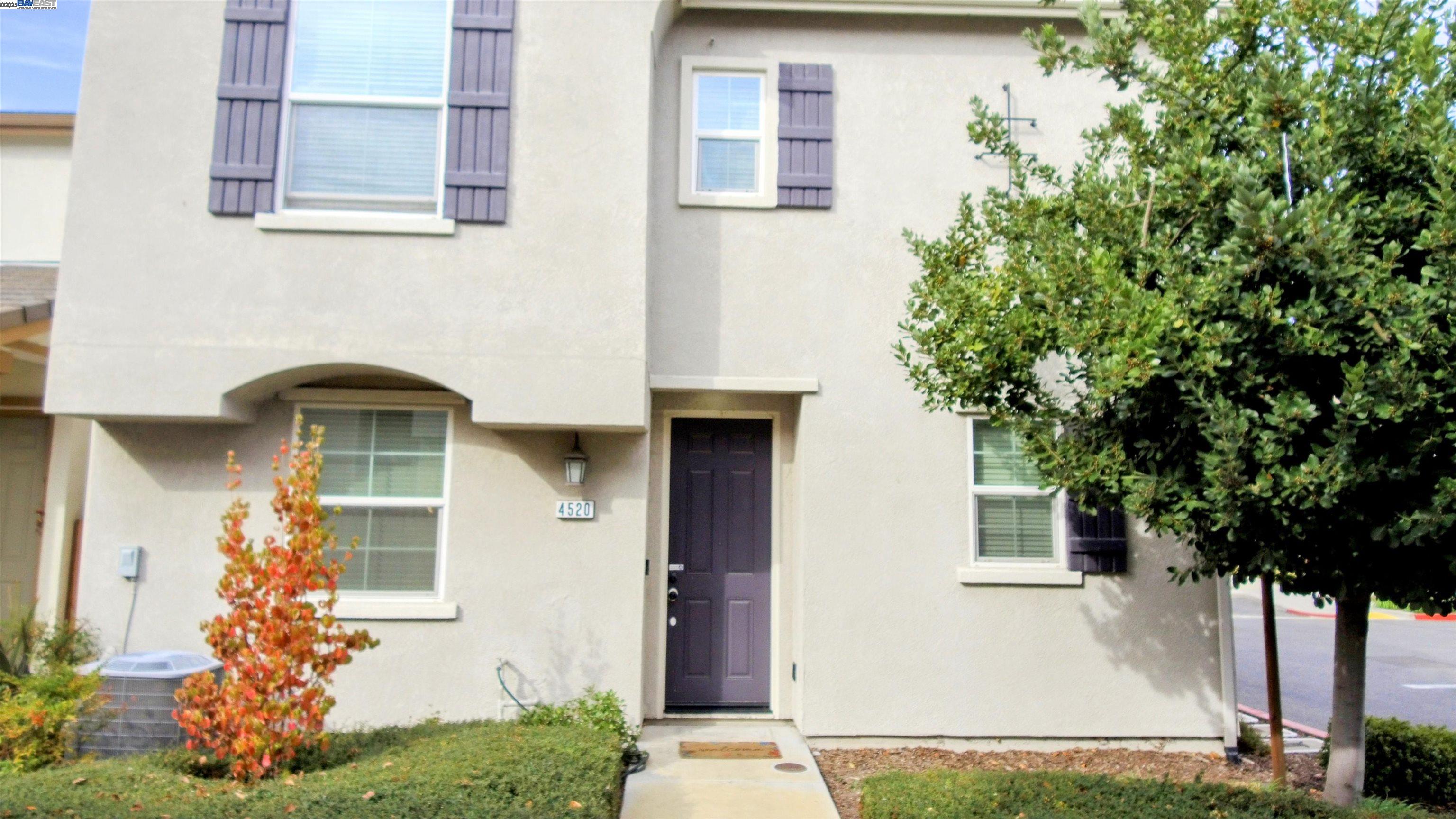 Detail Gallery Image 7 of 13 For 4520 Gironella Walk, Sacramento,  CA 95823 - 3 Beds | 2/1 Baths