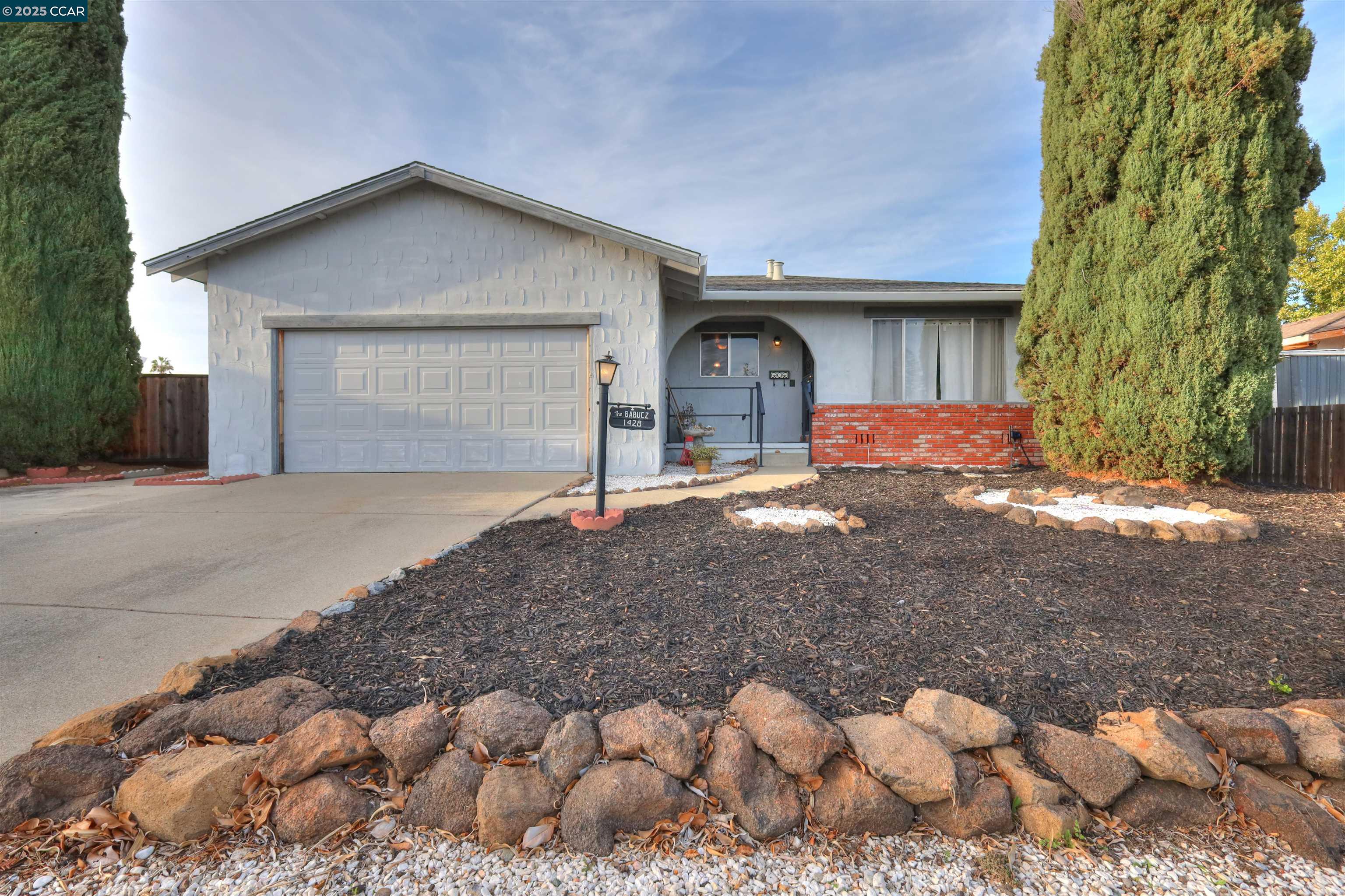 Front Image Thumbnail for CC41118076