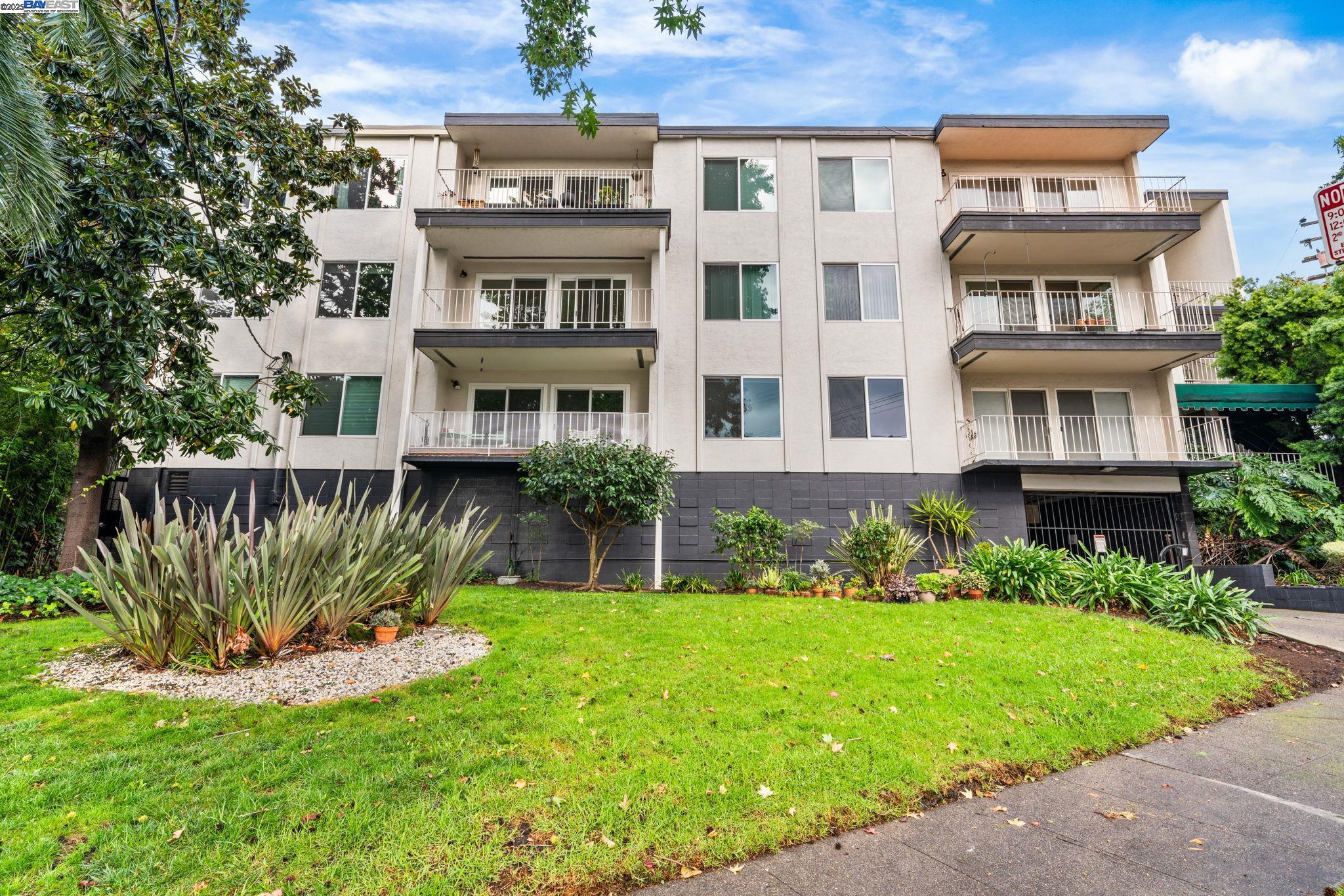 Front Image Thumbnail for BE41118078