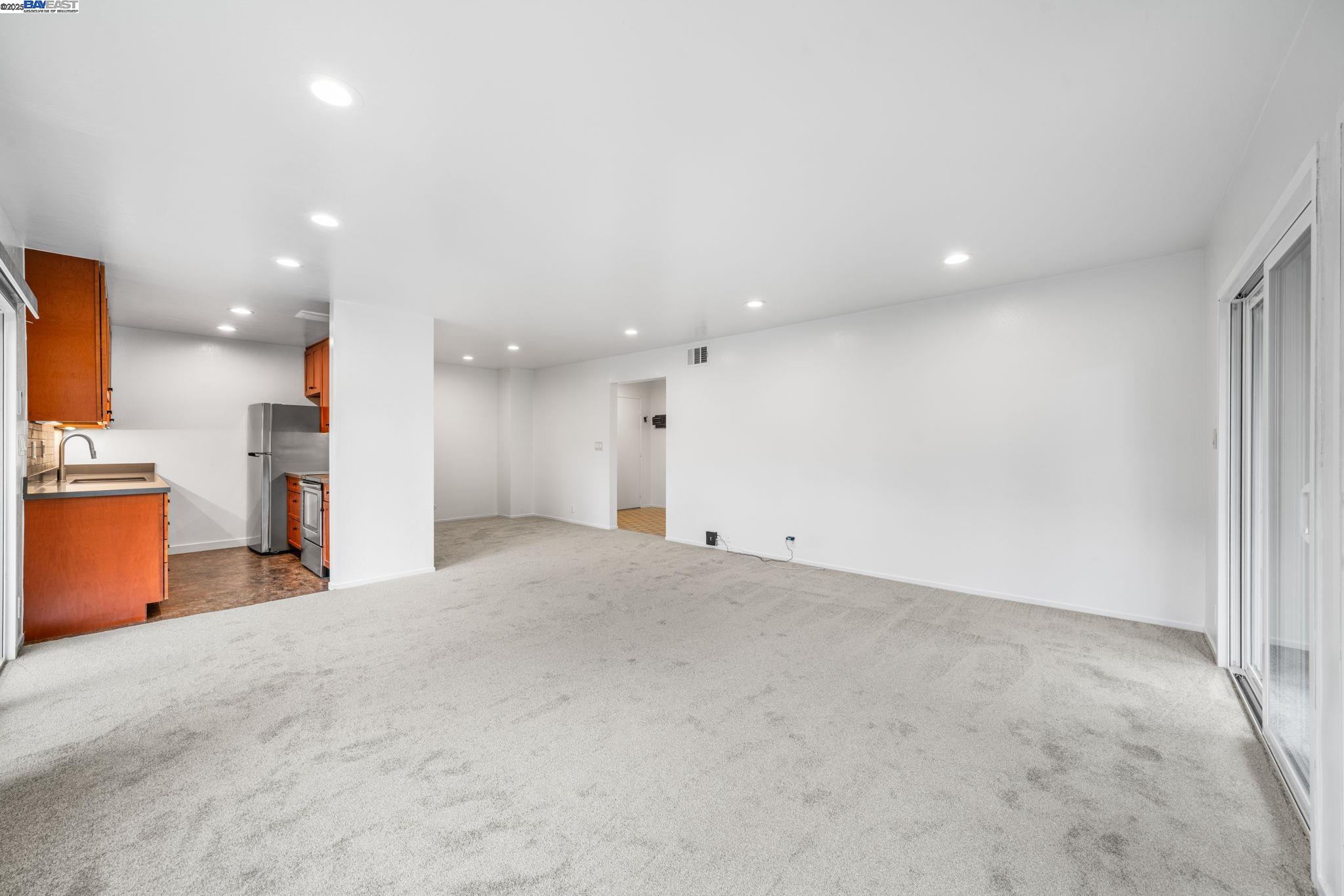 Detail Gallery Image 11 of 26 For 695 Mariposa Ave, Oakland,  CA 94610 - 2 Beds | 2 Baths