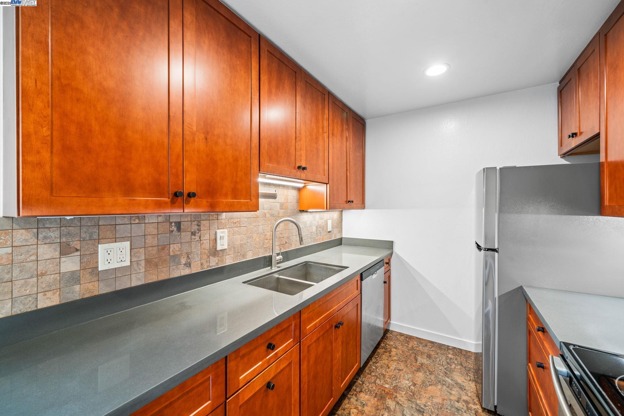 Detail Gallery Image 16 of 26 For 695 Mariposa Ave, Oakland,  CA 94610 - 2 Beds | 2 Baths