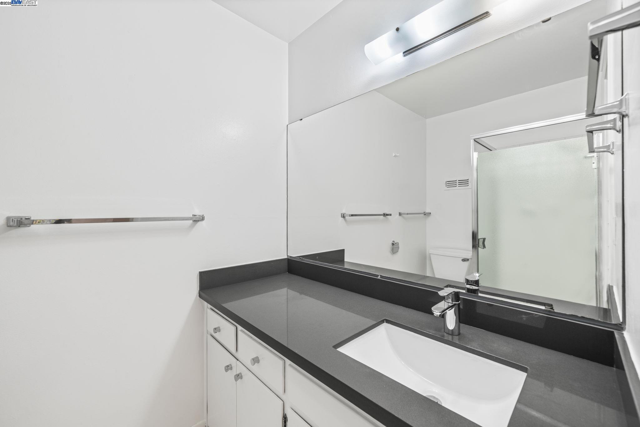 Detail Gallery Image 23 of 26 For 695 Mariposa Ave, Oakland,  CA 94610 - 2 Beds | 2 Baths