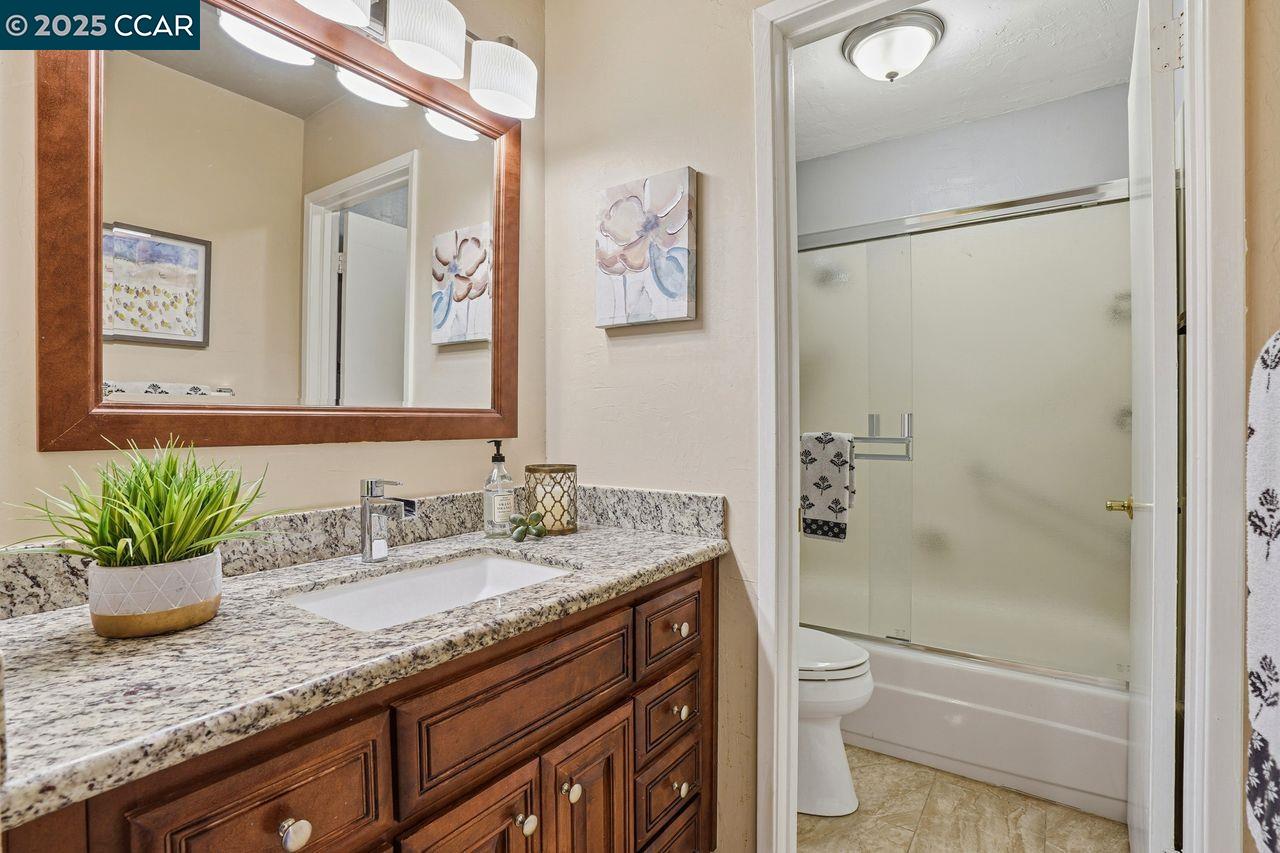 Detail Gallery Image 12 of 32 For 1013 Mohr Ln #2,  Concord,  CA 94518 - 2 Beds | 1/1 Baths
