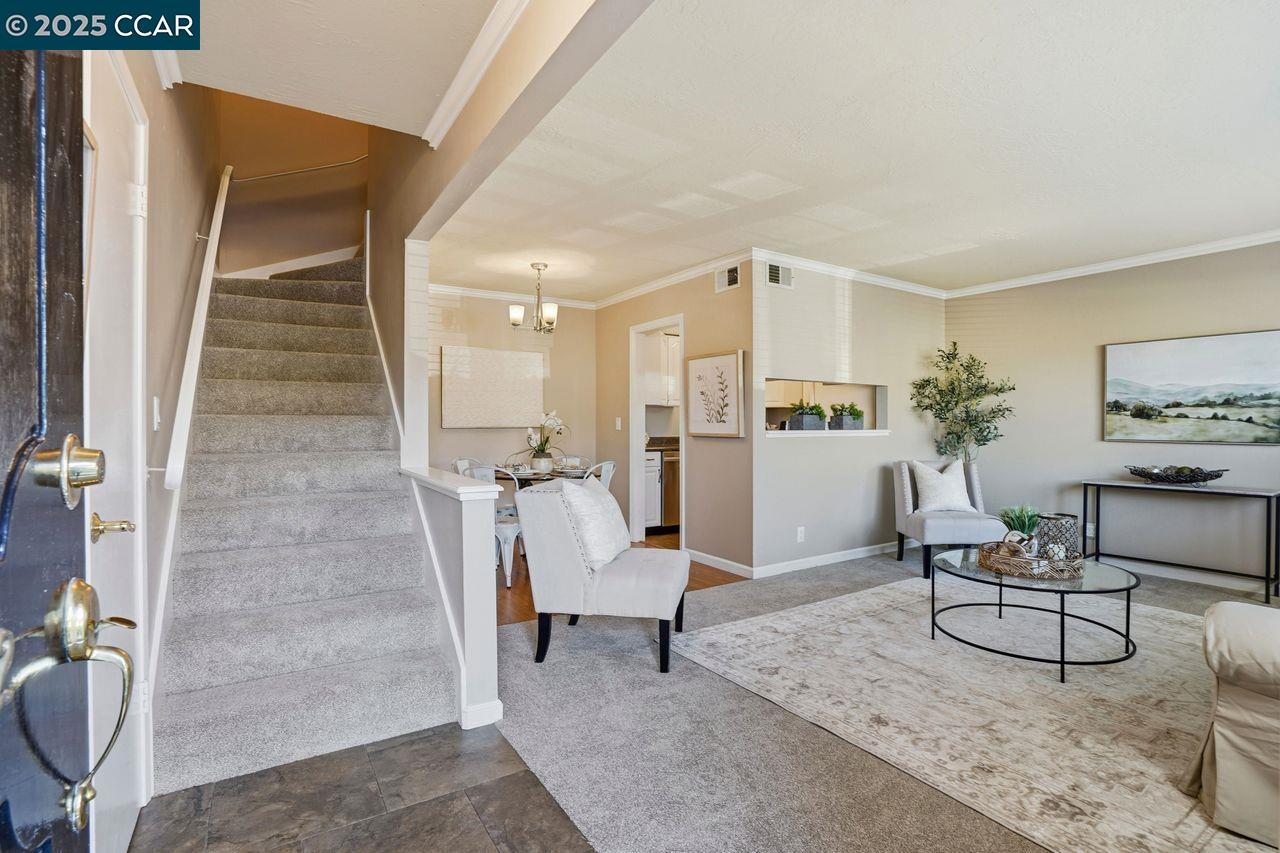 Detail Gallery Image 4 of 32 For 1013 Mohr Ln #2,  Concord,  CA 94518 - 2 Beds | 1/1 Baths