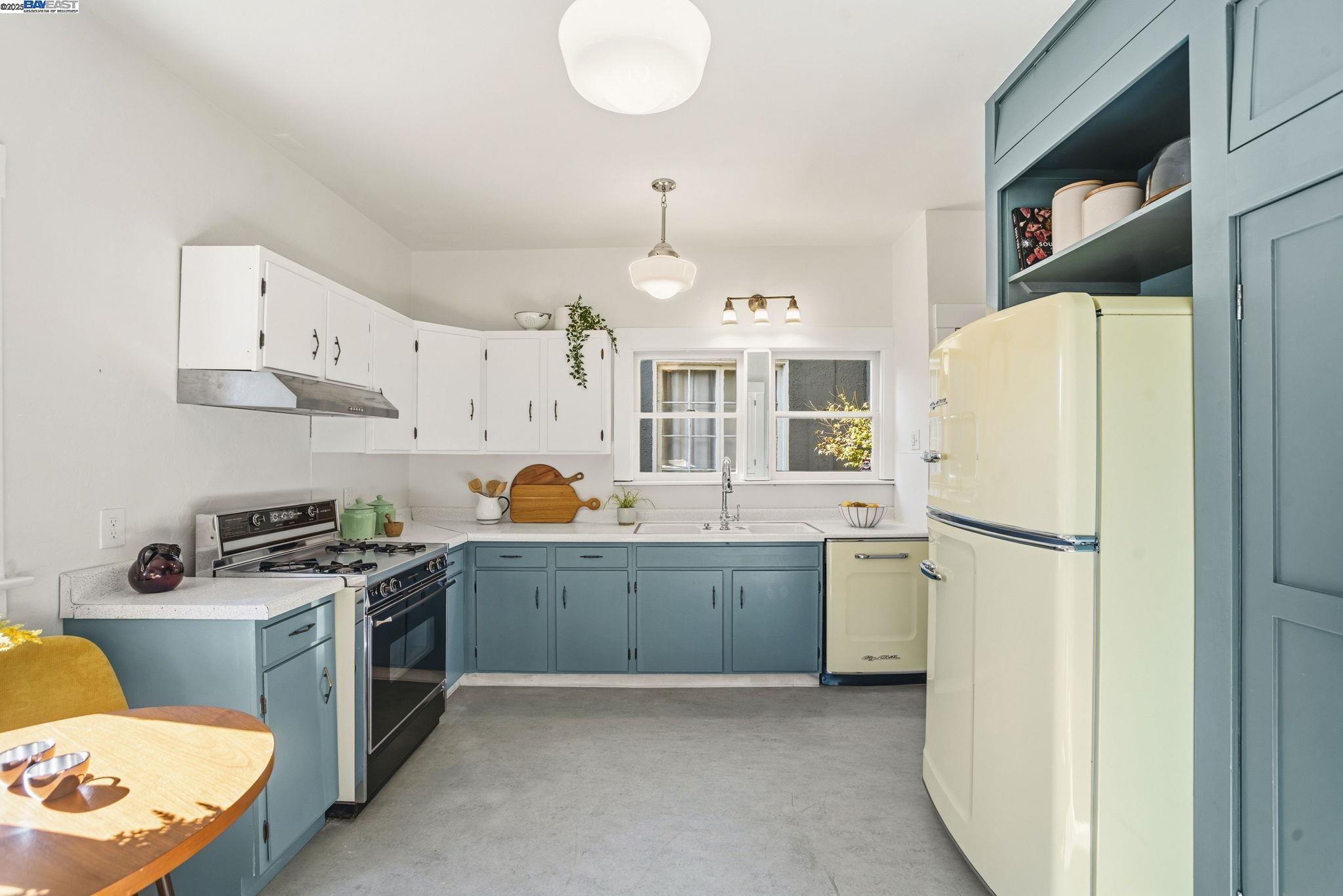 Detail Gallery Image 25 of 59 For 905 Alma Pl, Oakland,  CA 94610 - 3 Beds | 1/1 Baths