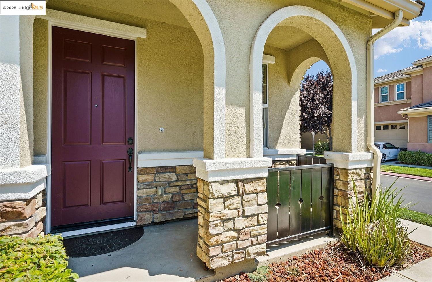 Detail Gallery Image 2 of 23 For 17187 Atlantic Oak Lane, Lathrop,  CA 95330-9999 - 4 Beds | 2/1 Baths