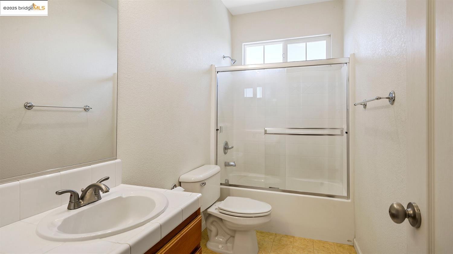 Detail Gallery Image 11 of 23 For 17187 Atlantic Oak Lane, Lathrop,  CA 95330-9999 - 4 Beds | 2/1 Baths