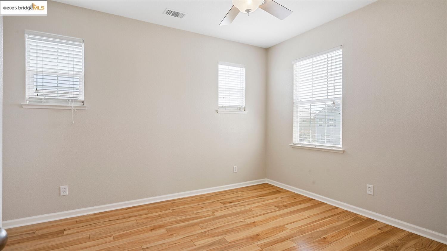 Detail Gallery Image 15 of 23 For 17187 Atlantic Oak Lane, Lathrop,  CA 95330-9999 - 4 Beds | 2/1 Baths