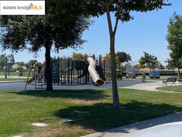 Detail Gallery Image 23 of 23 For 17187 Atlantic Oak Lane, Lathrop,  CA 95330-9999 - 4 Beds | 2/1 Baths