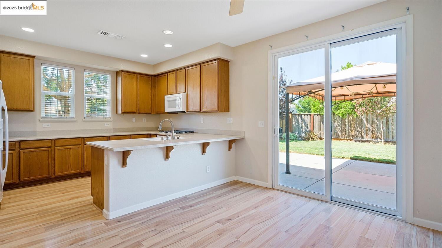 Detail Gallery Image 6 of 23 For 17187 Atlantic Oak Lane, Lathrop,  CA 95330-9999 - 4 Beds | 2/1 Baths