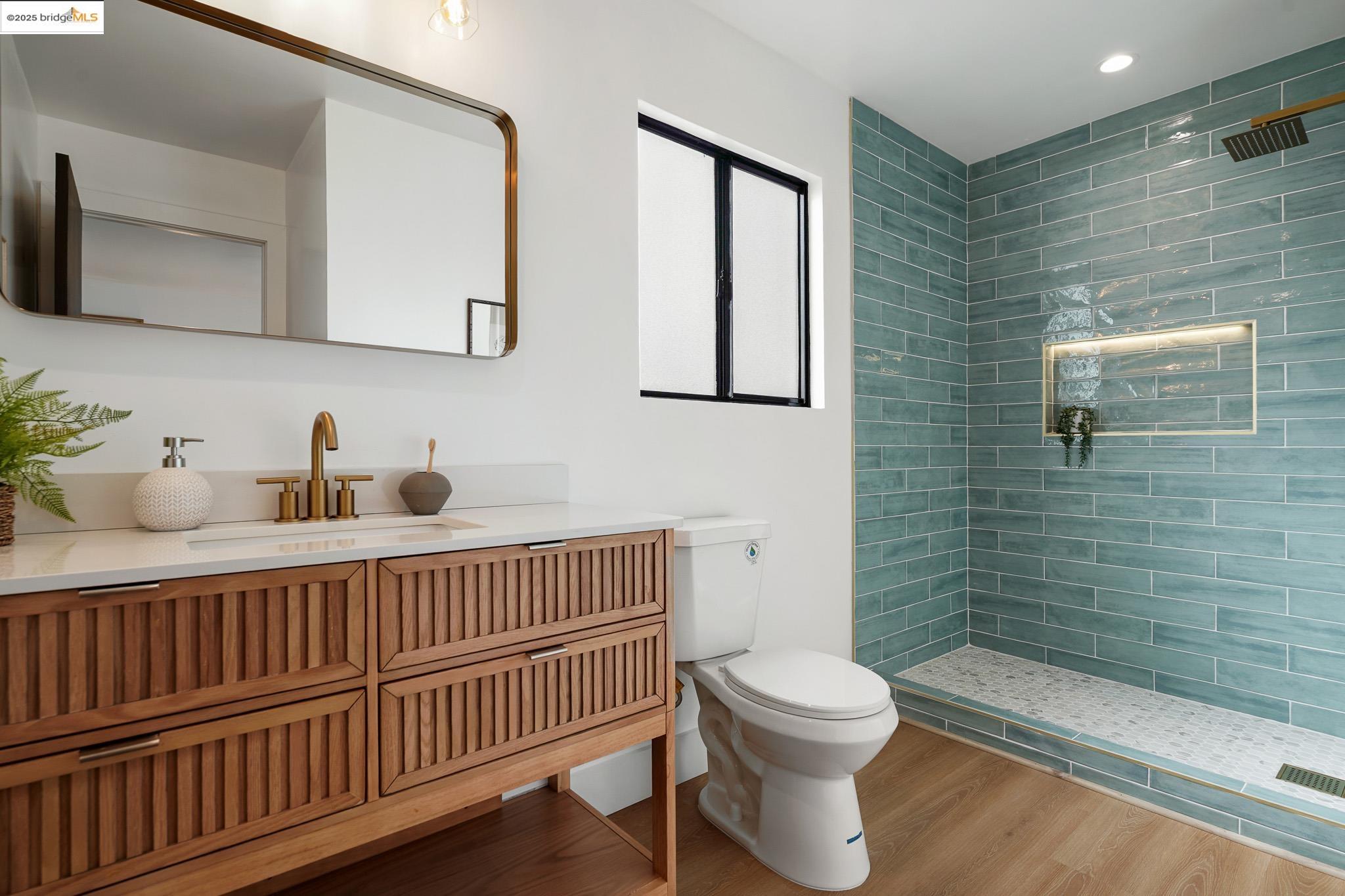 Detail Gallery Image 15 of 39 For 2839 Esmond Ave, Richmond,  CA 94804 - 4 Beds | 2 Baths