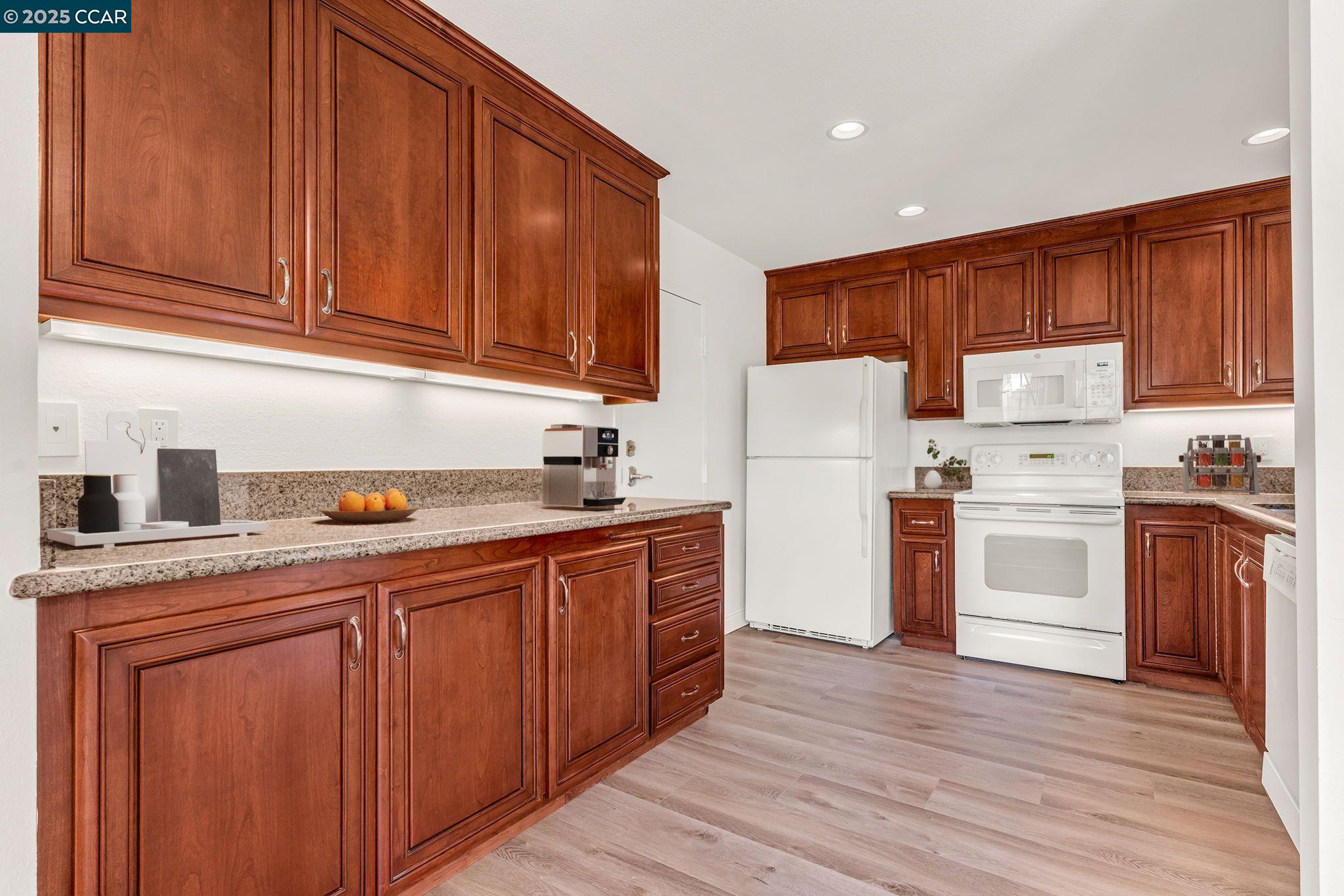 Detail Gallery Image 4 of 17 For 440 Canyon Woods Pl #C,  San Ramon,  CA 94582 - 2 Beds | 2 Baths