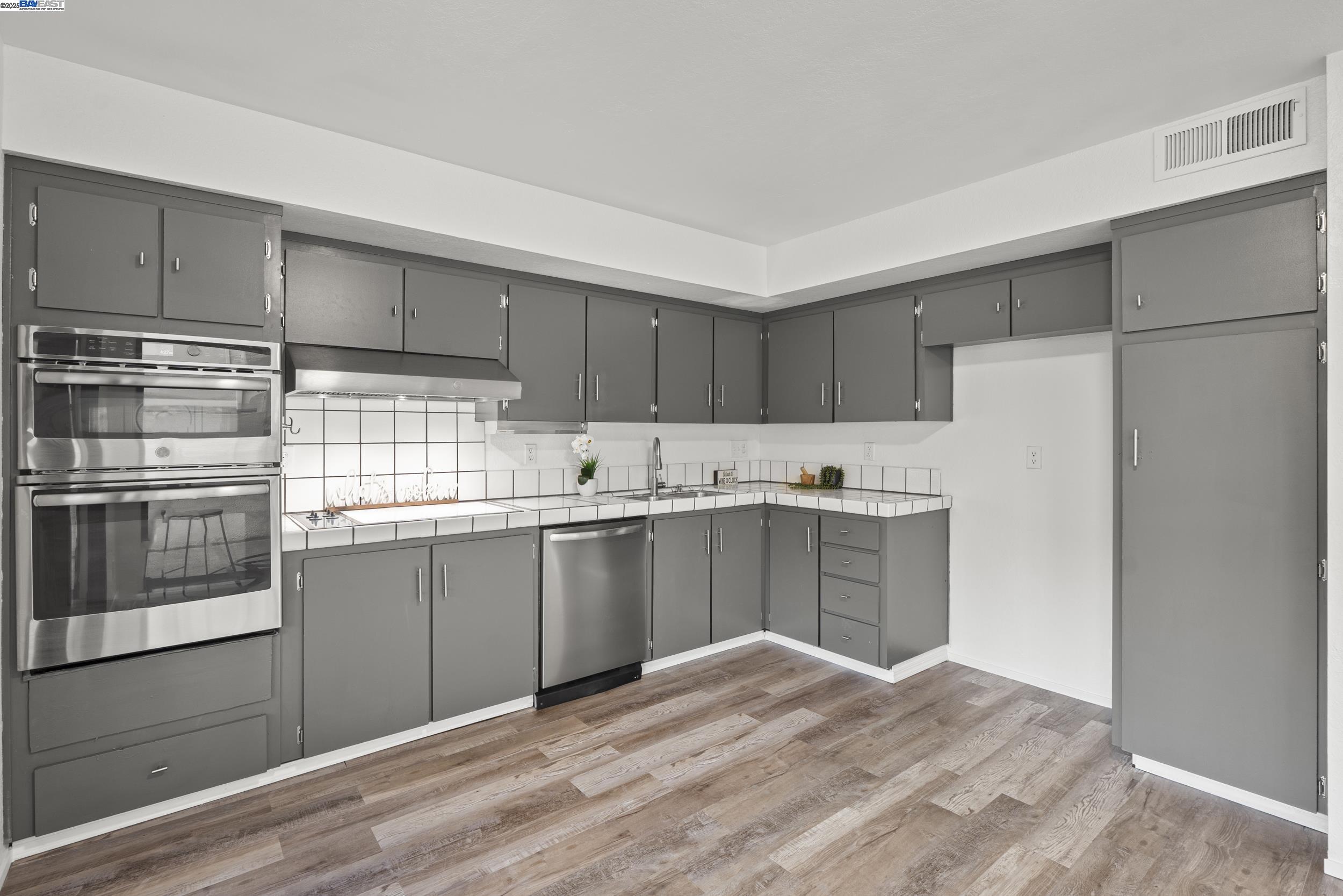 Detail Gallery Image 11 of 33 For 3681 Rocky Creek Court, San Jose,  CA 95148 - 3 Beds | 2/1 Baths