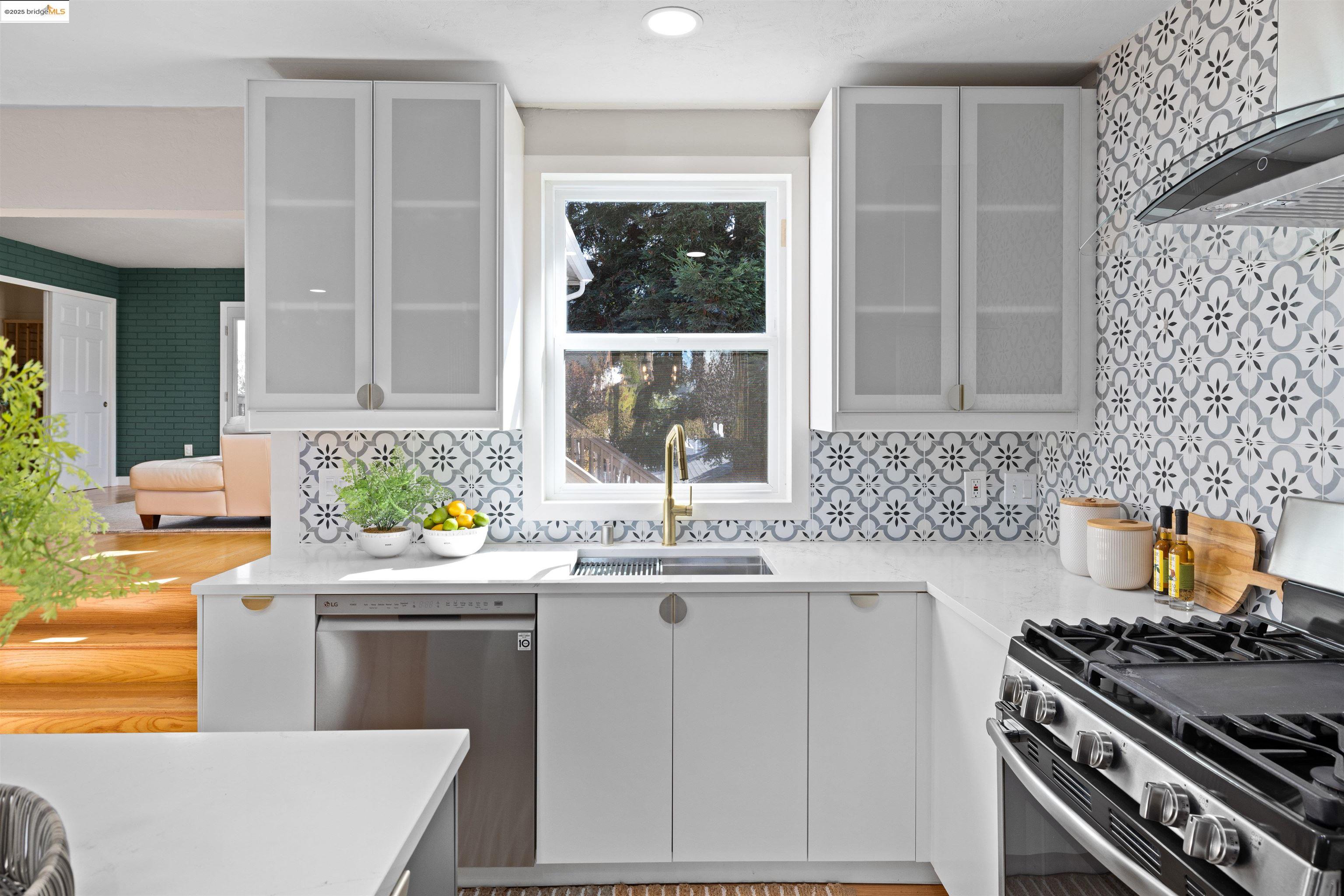 Front Image Thumbnail for EB41118096