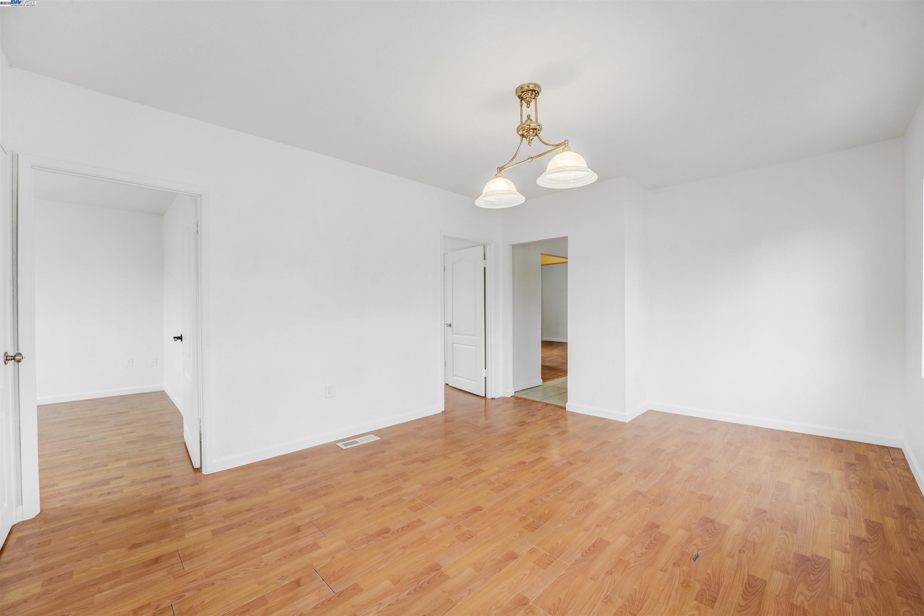 Detail Gallery Image 12 of 52 For 1502 56th Ave, Oakland,  CA 94621 - 3 Beds | 2 Baths