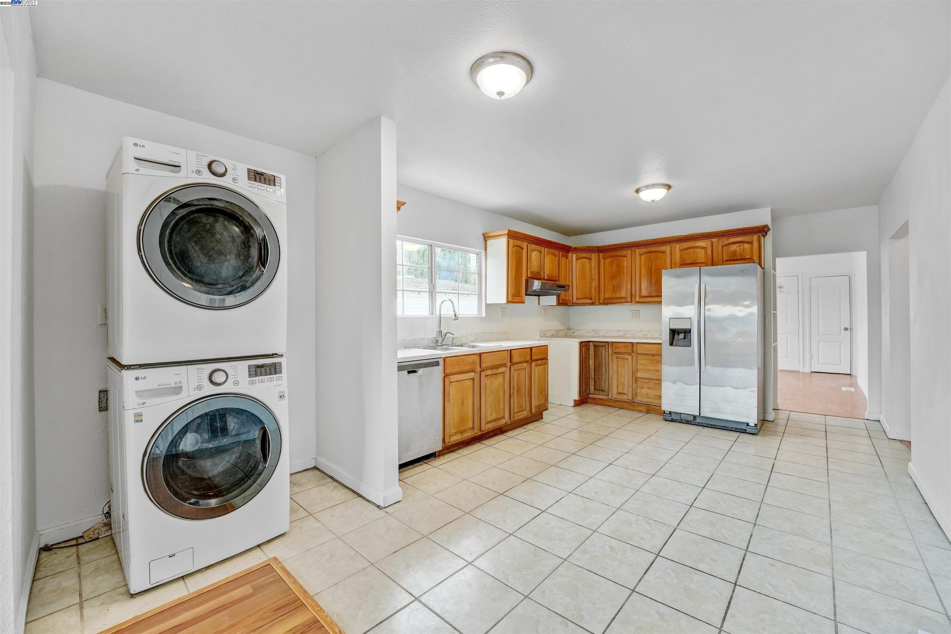 Detail Gallery Image 37 of 52 For 1502 56th Ave, Oakland,  CA 94621 - 3 Beds | 2 Baths