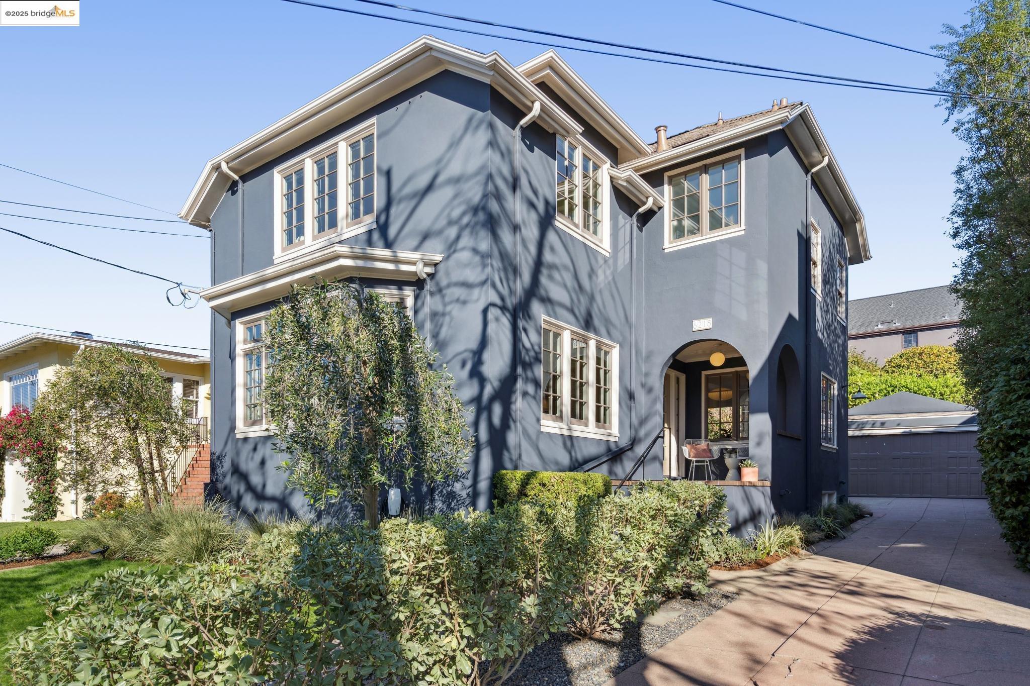 Detail Gallery Image 12 of 60 For 6218 Manoa St, Oakland,  CA 94618 - 3 Beds | 1/1 Baths