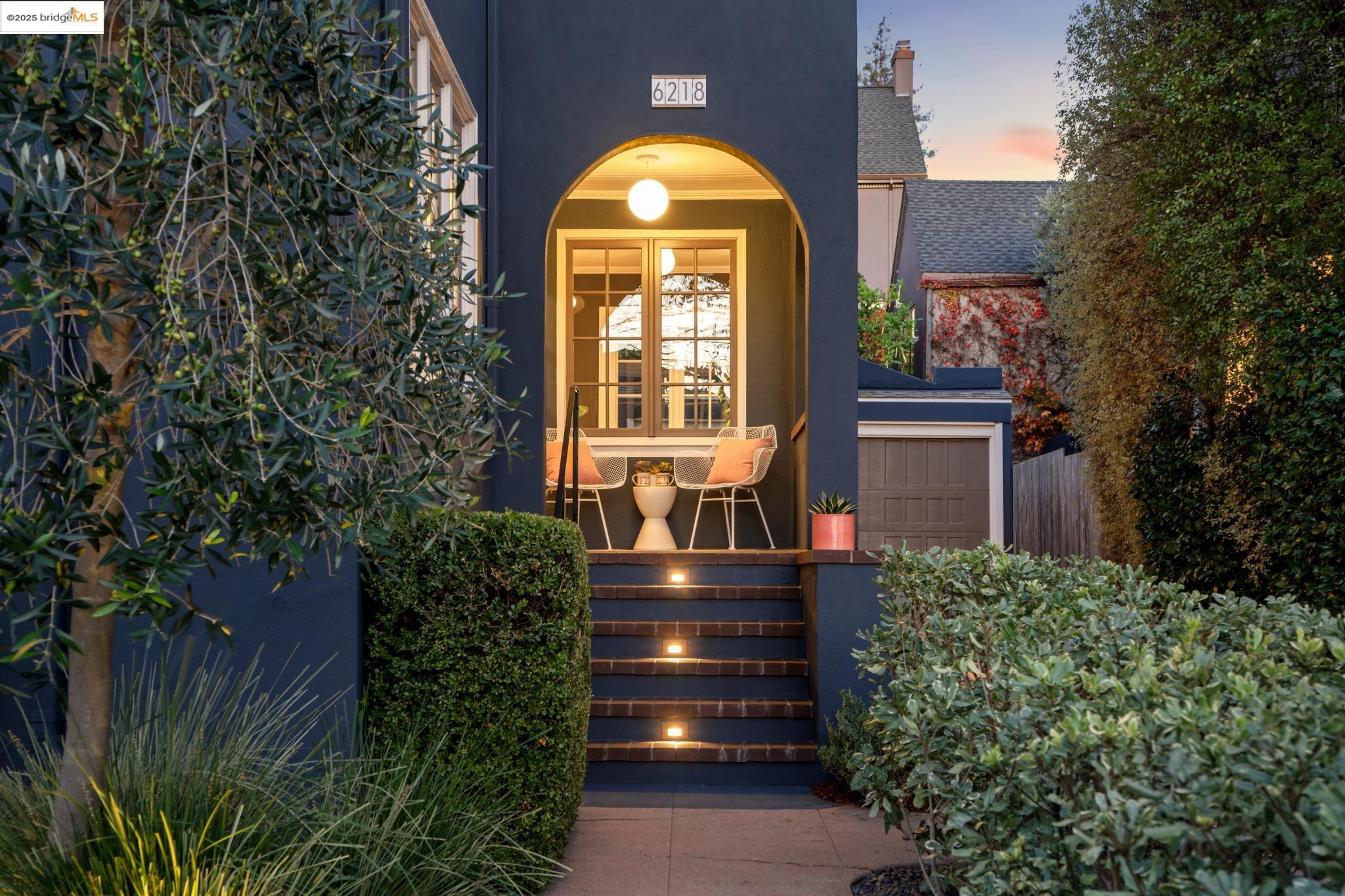 Detail Gallery Image 3 of 60 For 6218 Manoa St, Oakland,  CA 94618 - 3 Beds | 1/1 Baths