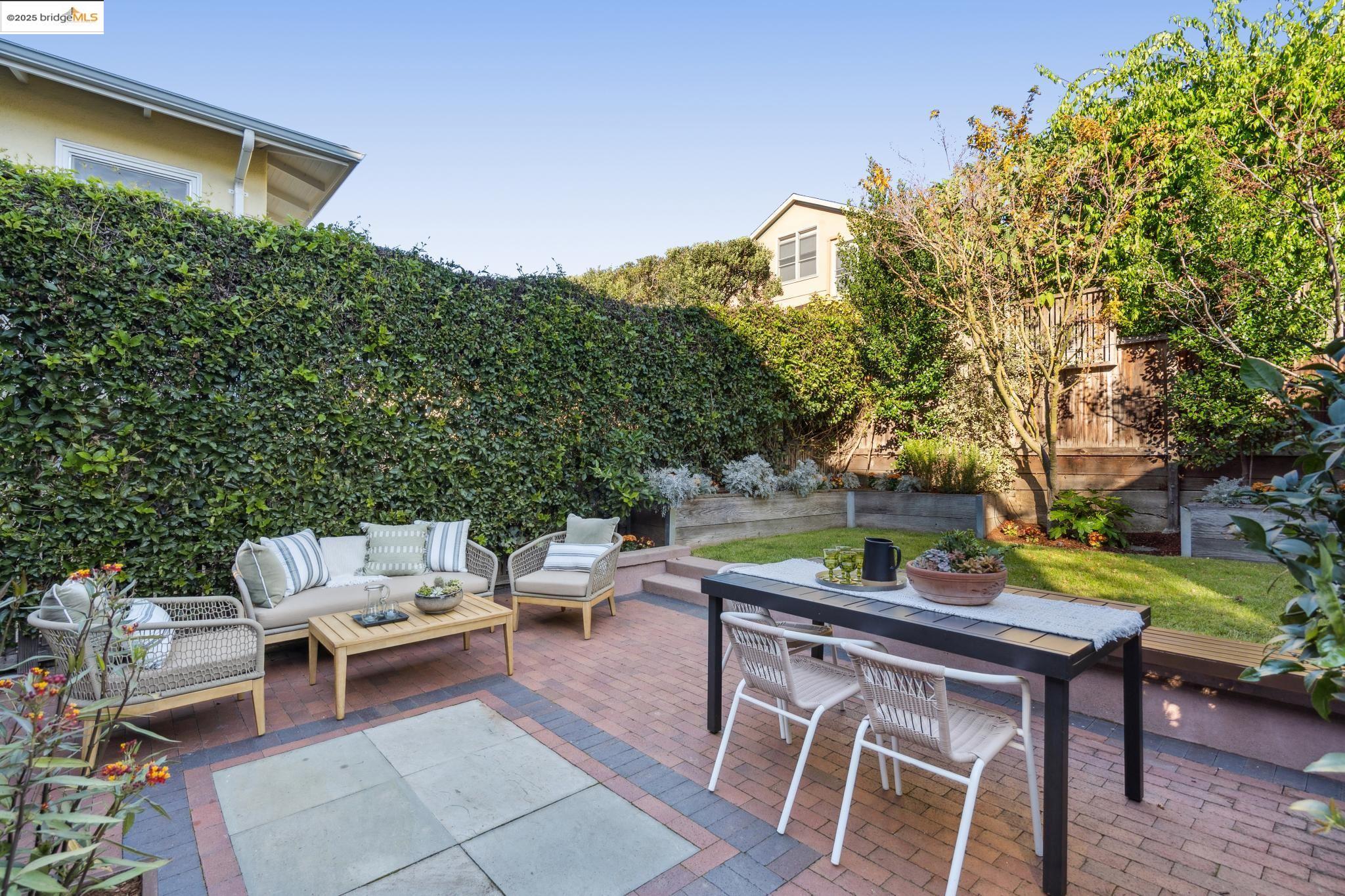 Detail Gallery Image 27 of 60 For 6218 Manoa St, Oakland,  CA 94618 - 3 Beds | 1/1 Baths