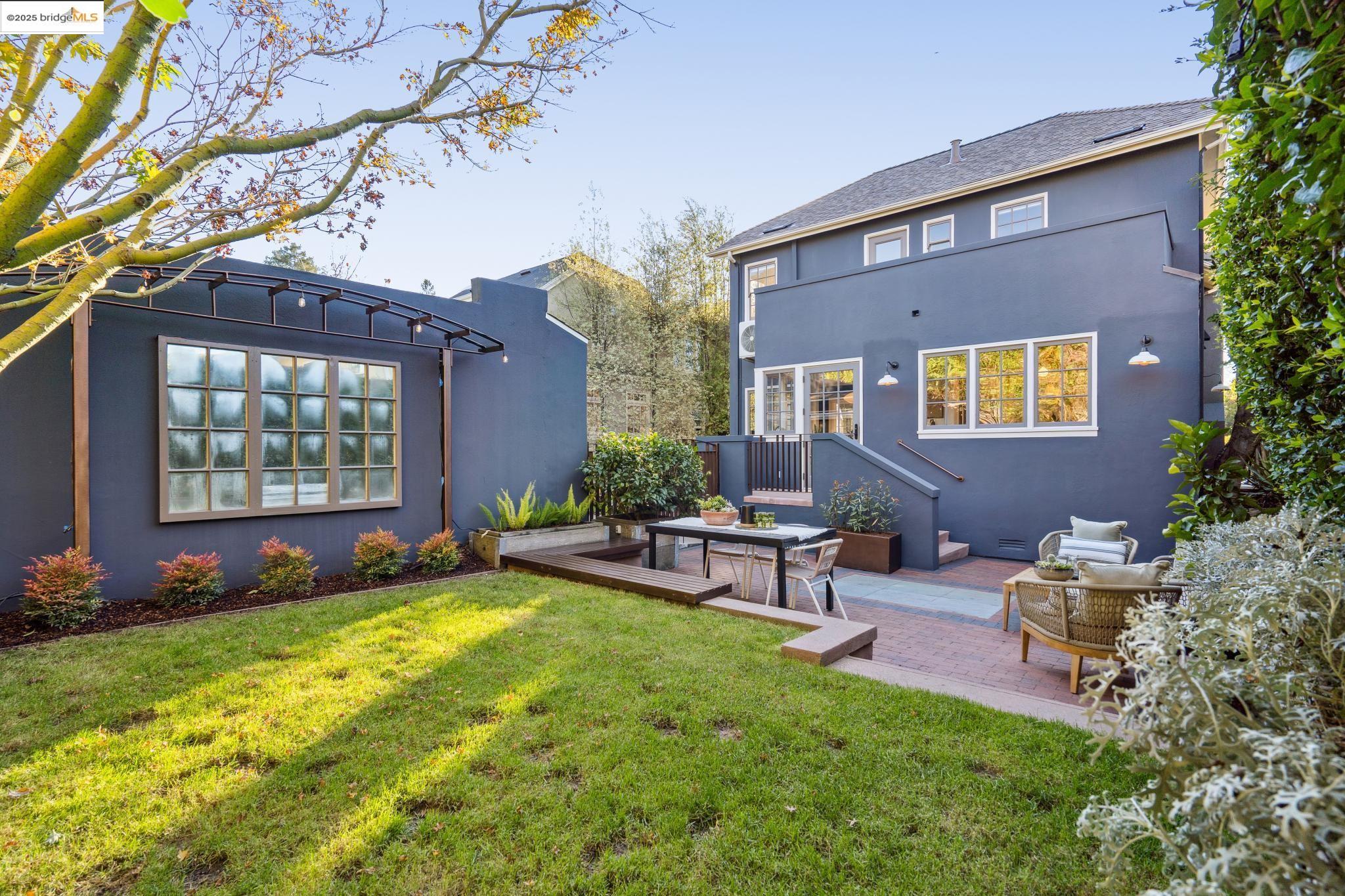 Detail Gallery Image 28 of 60 For 6218 Manoa St, Oakland,  CA 94618 - 3 Beds | 1/1 Baths