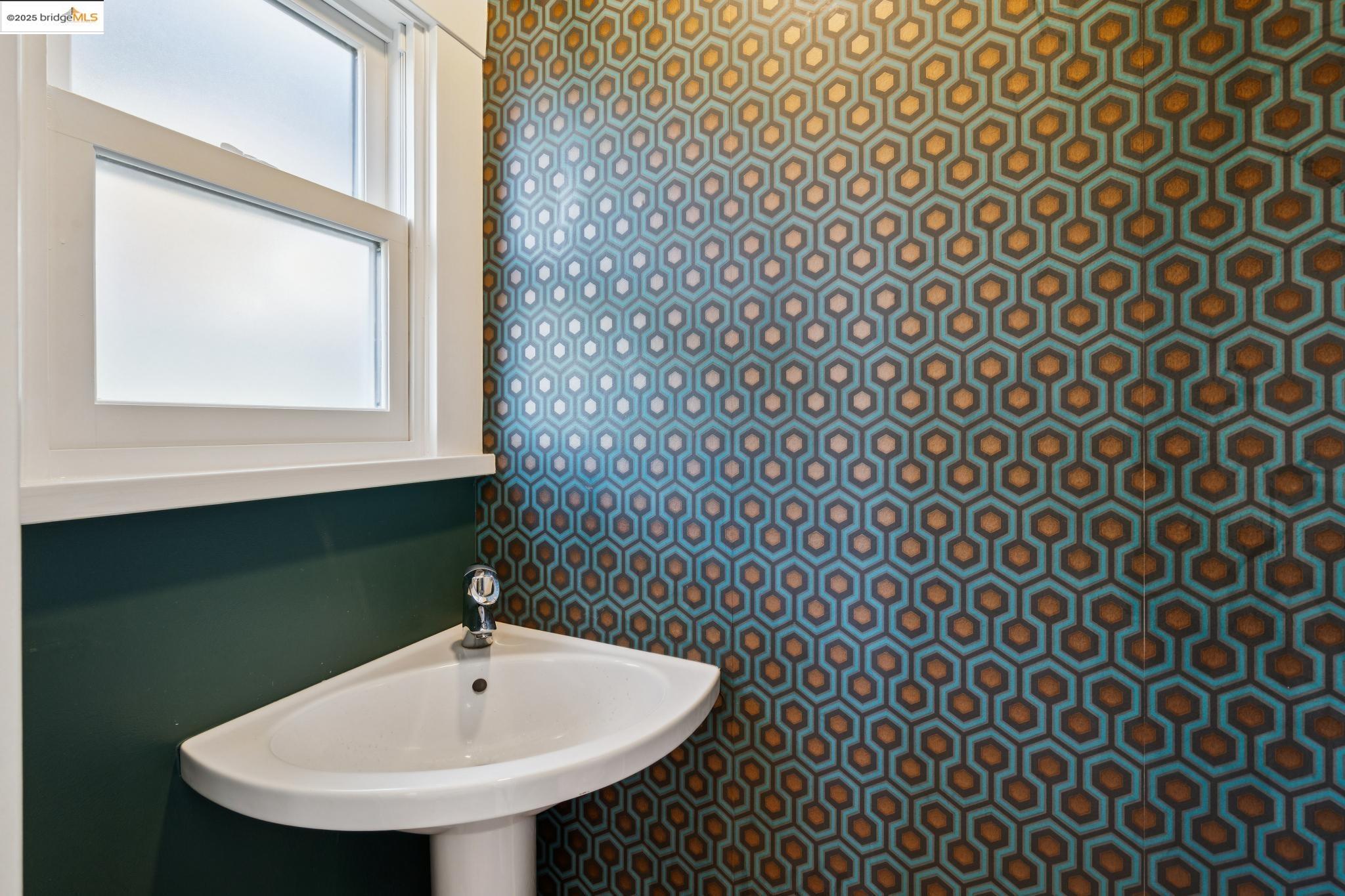 Detail Gallery Image 37 of 60 For 6218 Manoa St, Oakland,  CA 94618 - 3 Beds | 1/1 Baths