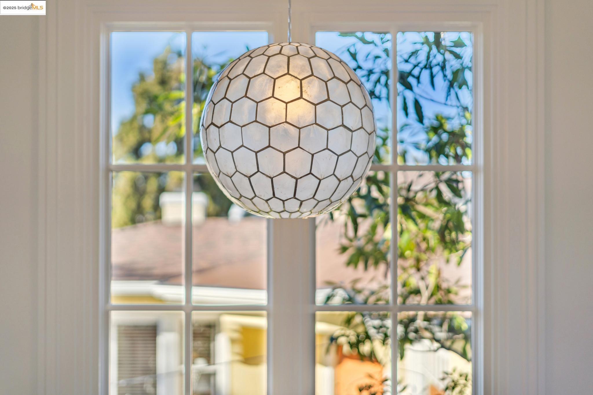 Detail Gallery Image 40 of 60 For 6218 Manoa St, Oakland,  CA 94618 - 3 Beds | 1/1 Baths