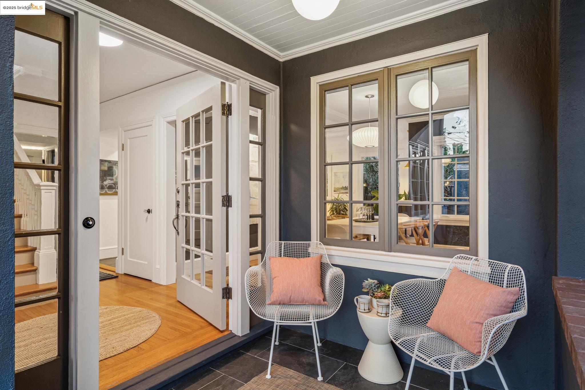 Detail Gallery Image 5 of 60 For 6218 Manoa St, Oakland,  CA 94618 - 3 Beds | 1/1 Baths