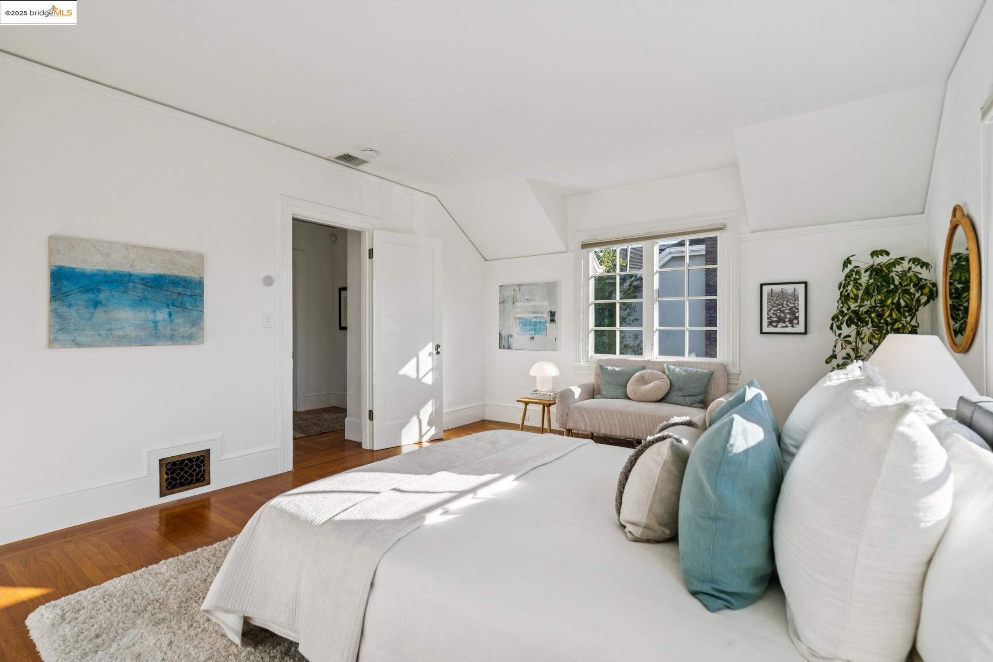 Detail Gallery Image 43 of 60 For 6218 Manoa St, Oakland,  CA 94618 - 3 Beds | 1/1 Baths