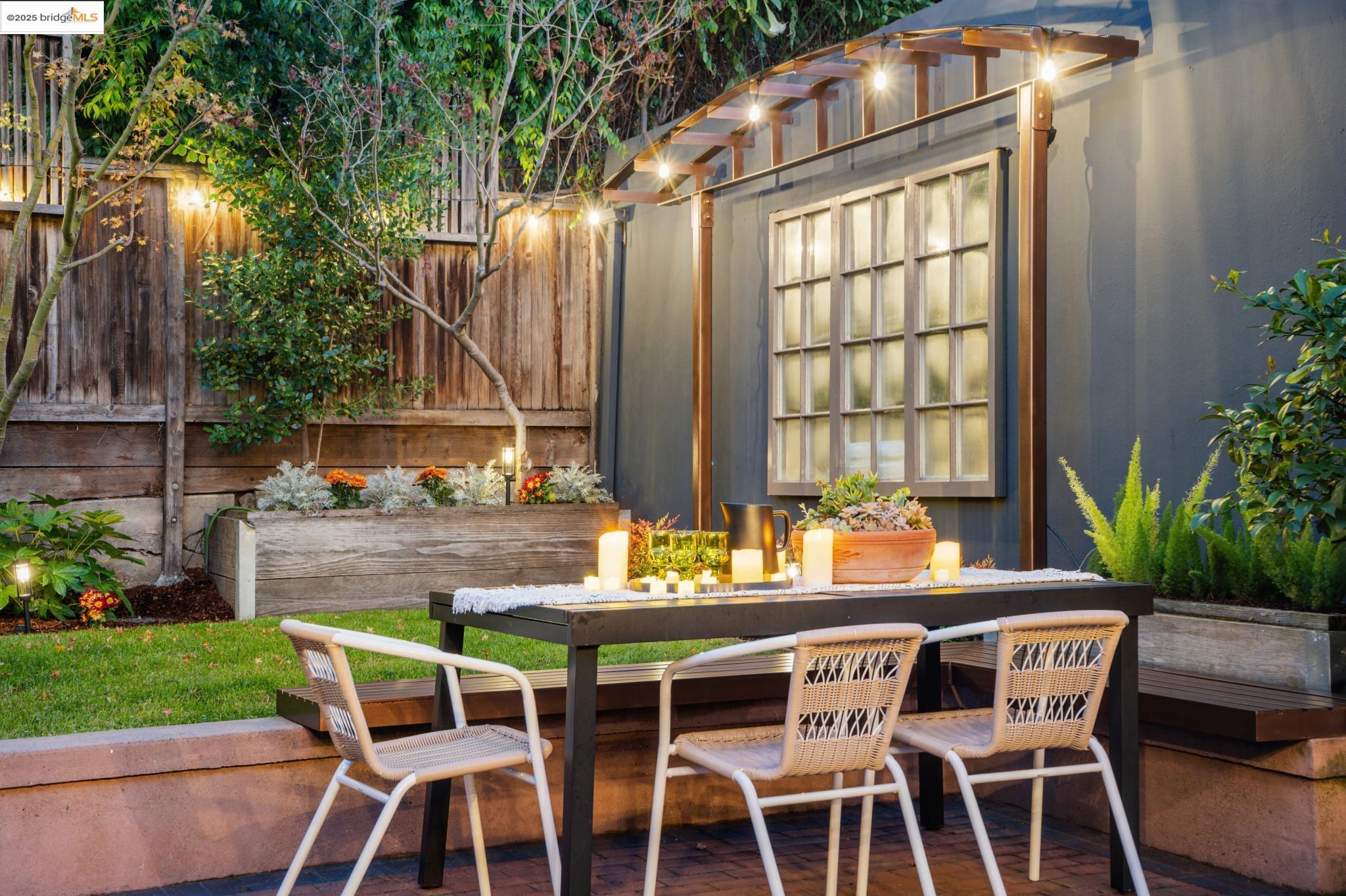 Detail Gallery Image 8 of 60 For 6218 Manoa St, Oakland,  CA 94618 - 3 Beds | 1/1 Baths