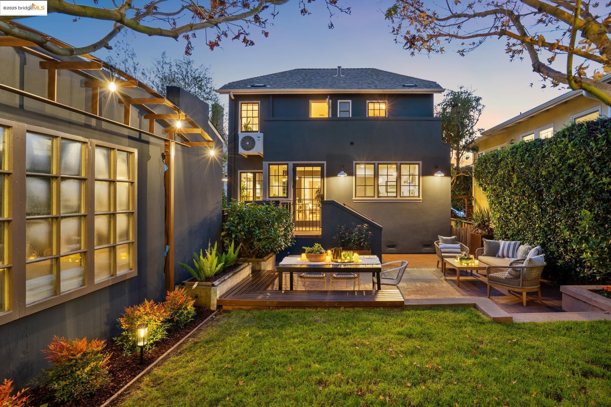 Detail Gallery Image 9 of 60 For 6218 Manoa St, Oakland,  CA 94618 - 3 Beds | 1/1 Baths