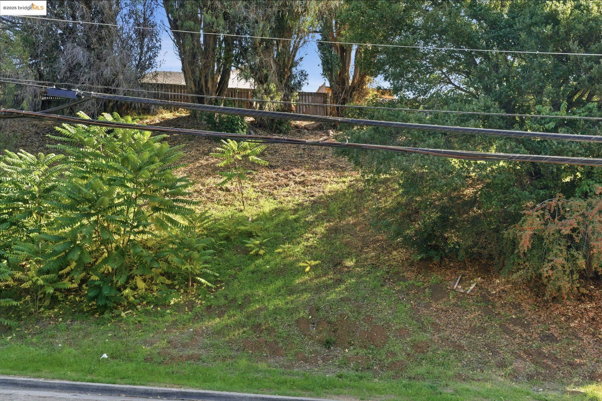 Detail Gallery Image 4 of 21 For 9670 Mountain Blvd, Oakland,  CA 94605 - – Beds | – Baths