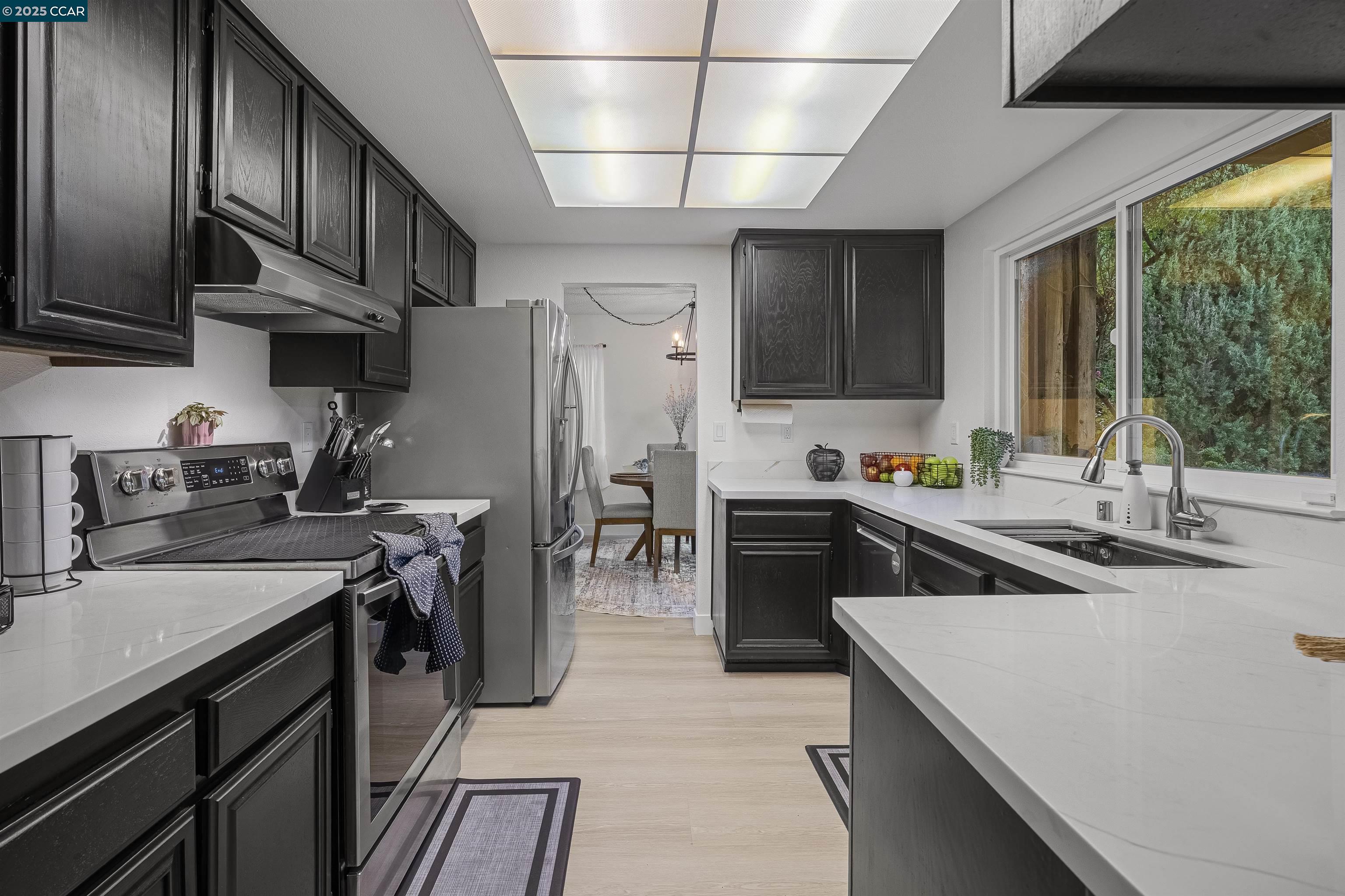 Detail Gallery Image 12 of 41 For 362 Willowcreek Ln, Martinez,  CA 94553 - 4 Beds | 2/1 Baths