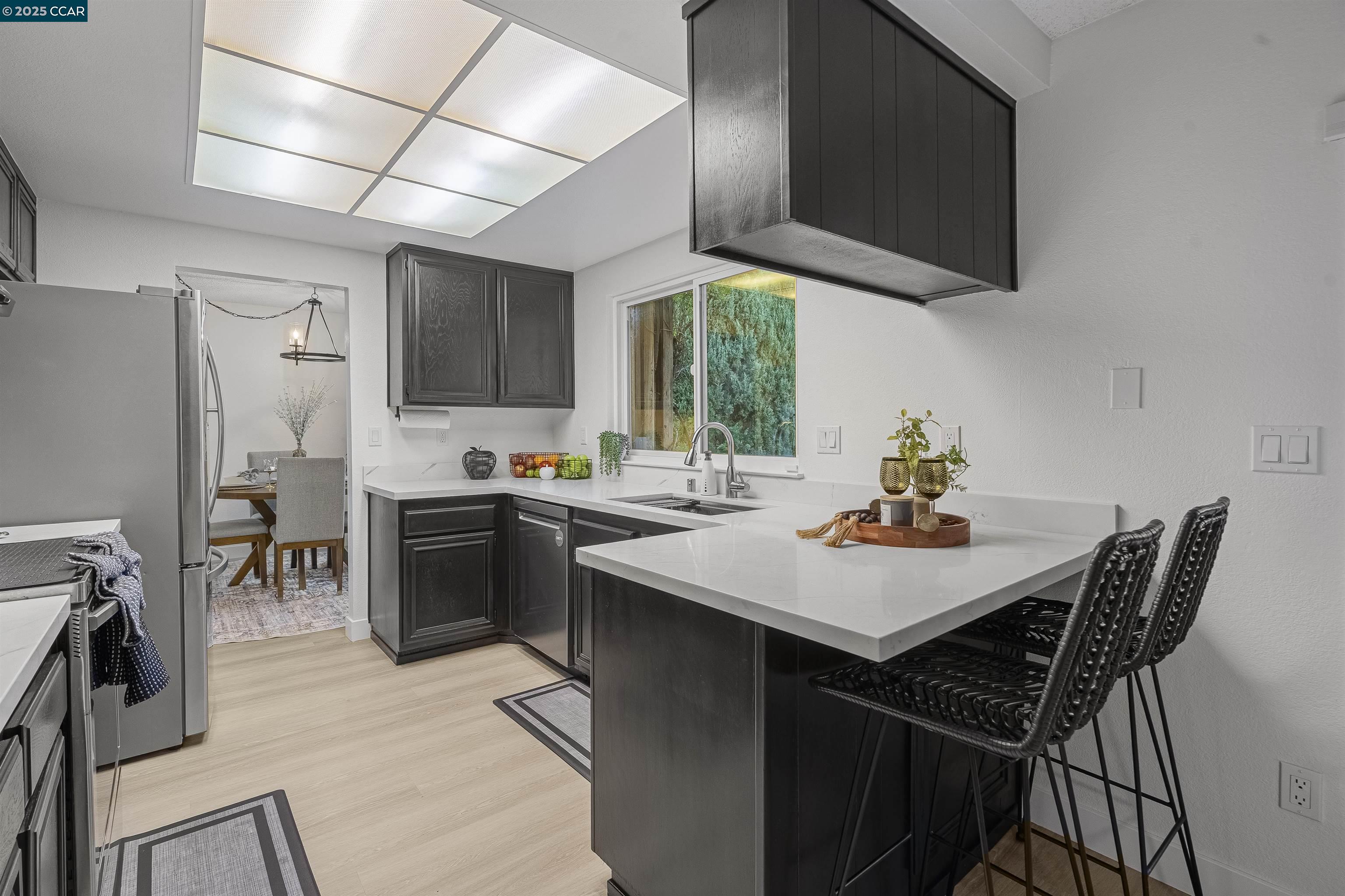 Detail Gallery Image 13 of 41 For 362 Willowcreek Ln, Martinez,  CA 94553 - 4 Beds | 2/1 Baths