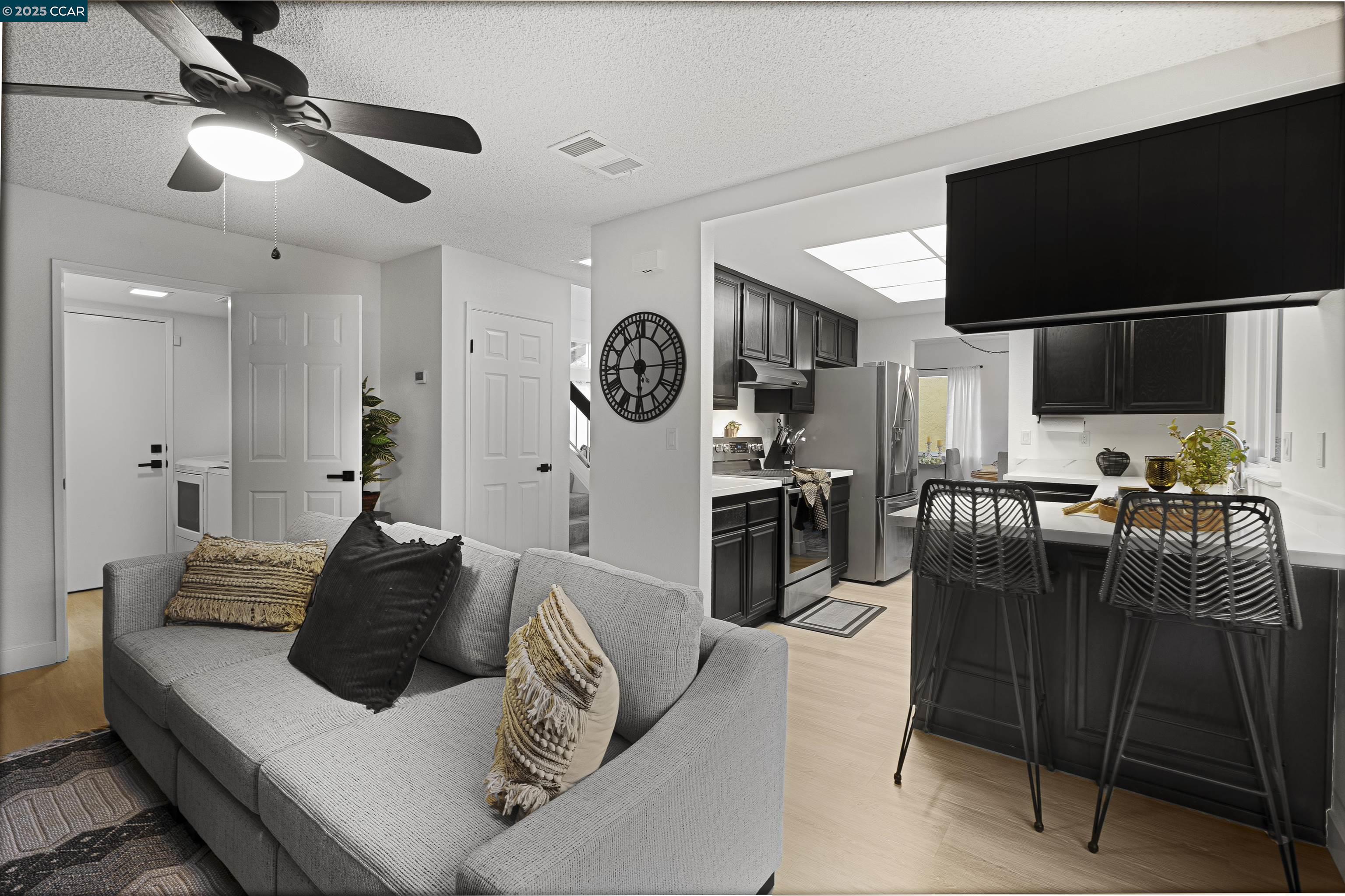 Detail Gallery Image 14 of 41 For 362 Willowcreek Ln, Martinez,  CA 94553 - 4 Beds | 2/1 Baths