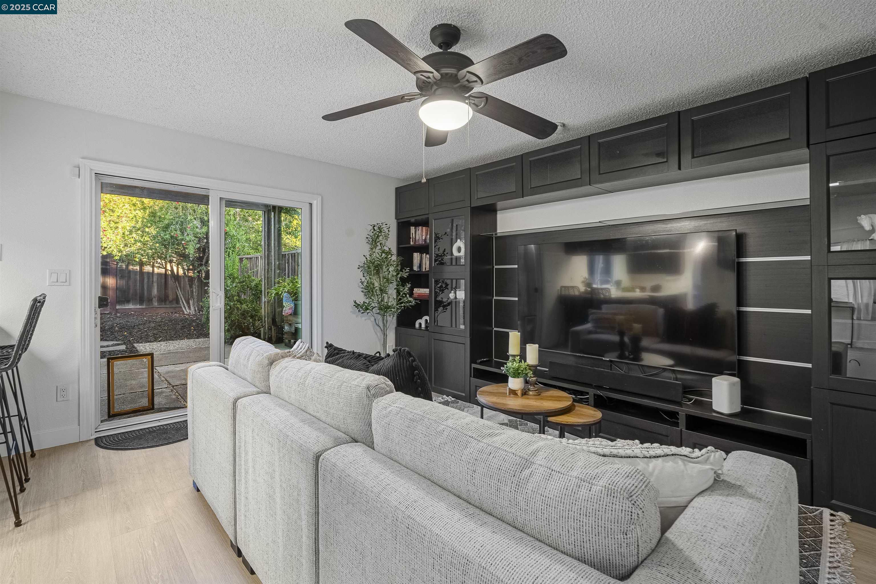 Detail Gallery Image 15 of 41 For 362 Willowcreek Ln, Martinez,  CA 94553 - 4 Beds | 2/1 Baths