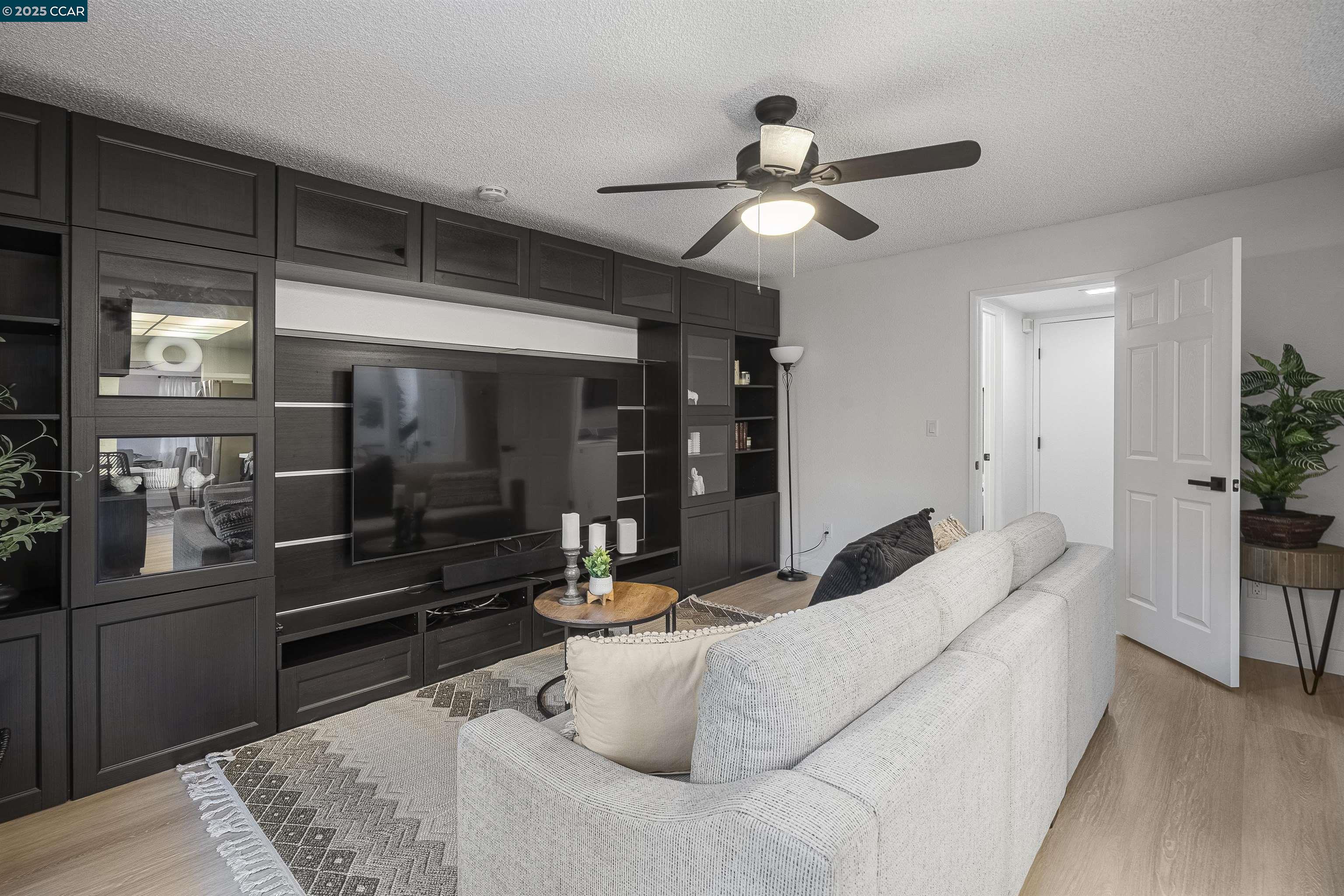 Detail Gallery Image 16 of 41 For 362 Willowcreek Ln, Martinez,  CA 94553 - 4 Beds | 2/1 Baths