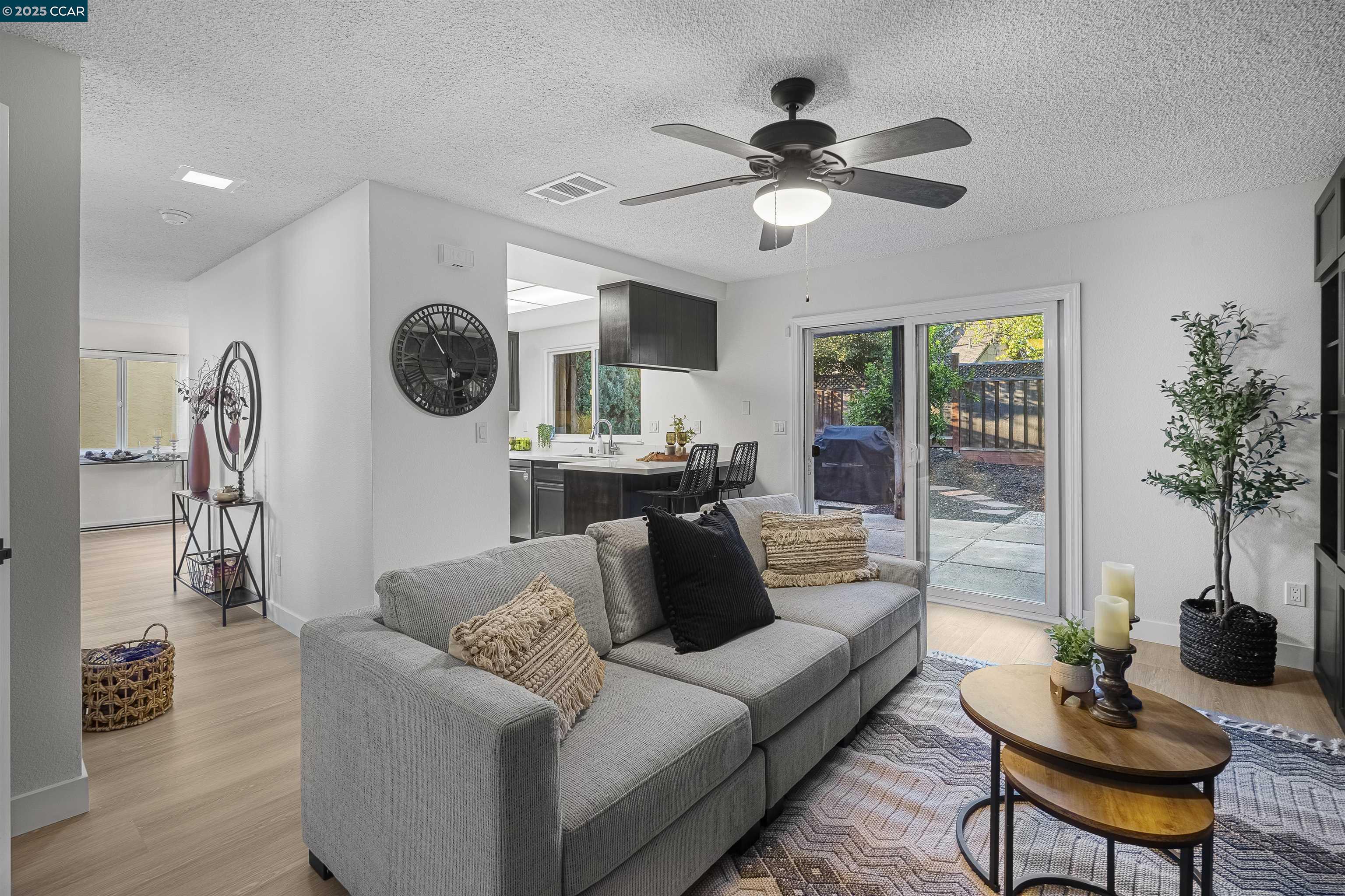 Detail Gallery Image 17 of 41 For 362 Willowcreek Ln, Martinez,  CA 94553 - 4 Beds | 2/1 Baths