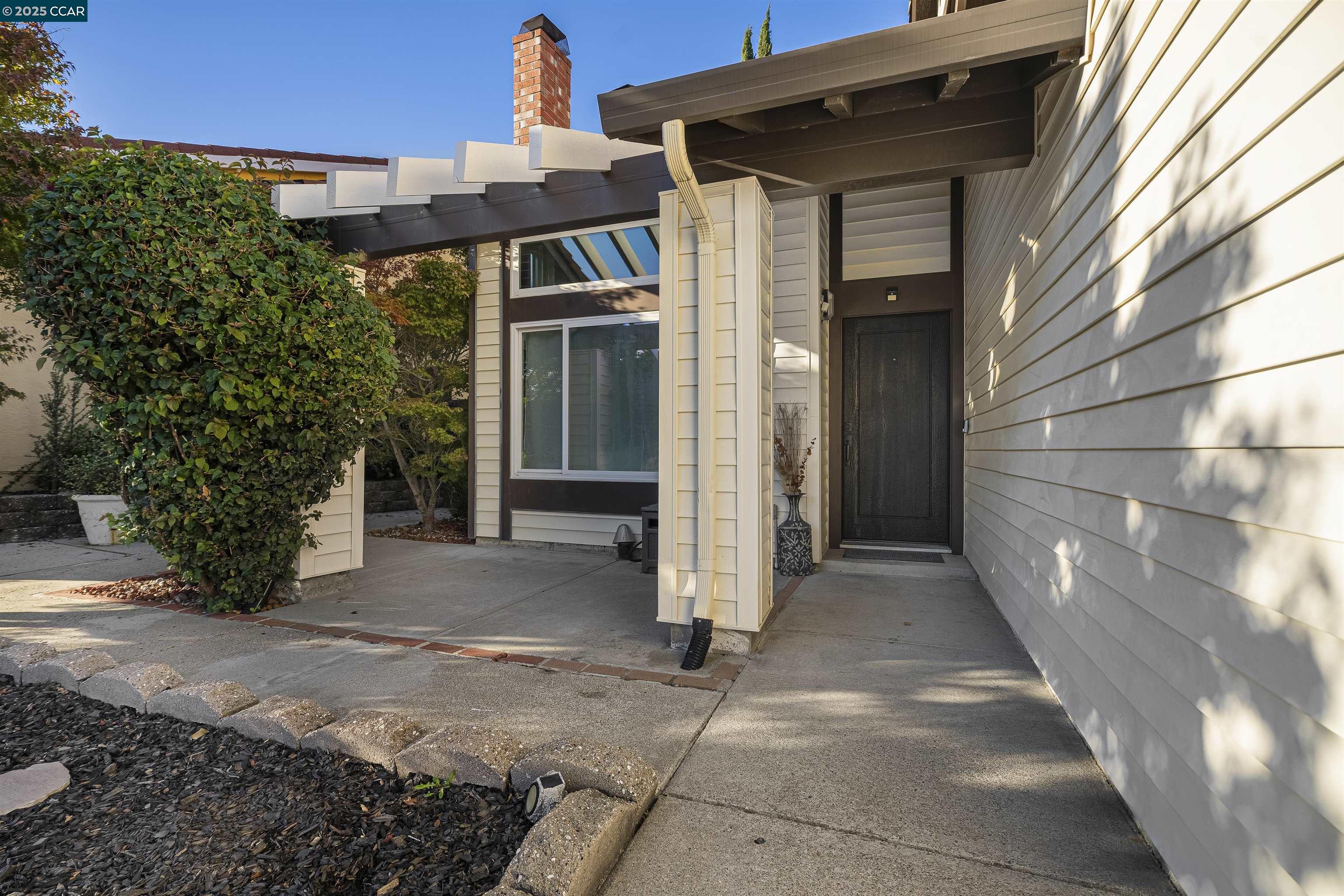 Detail Gallery Image 3 of 41 For 362 Willowcreek Ln, Martinez,  CA 94553 - 4 Beds | 2/1 Baths