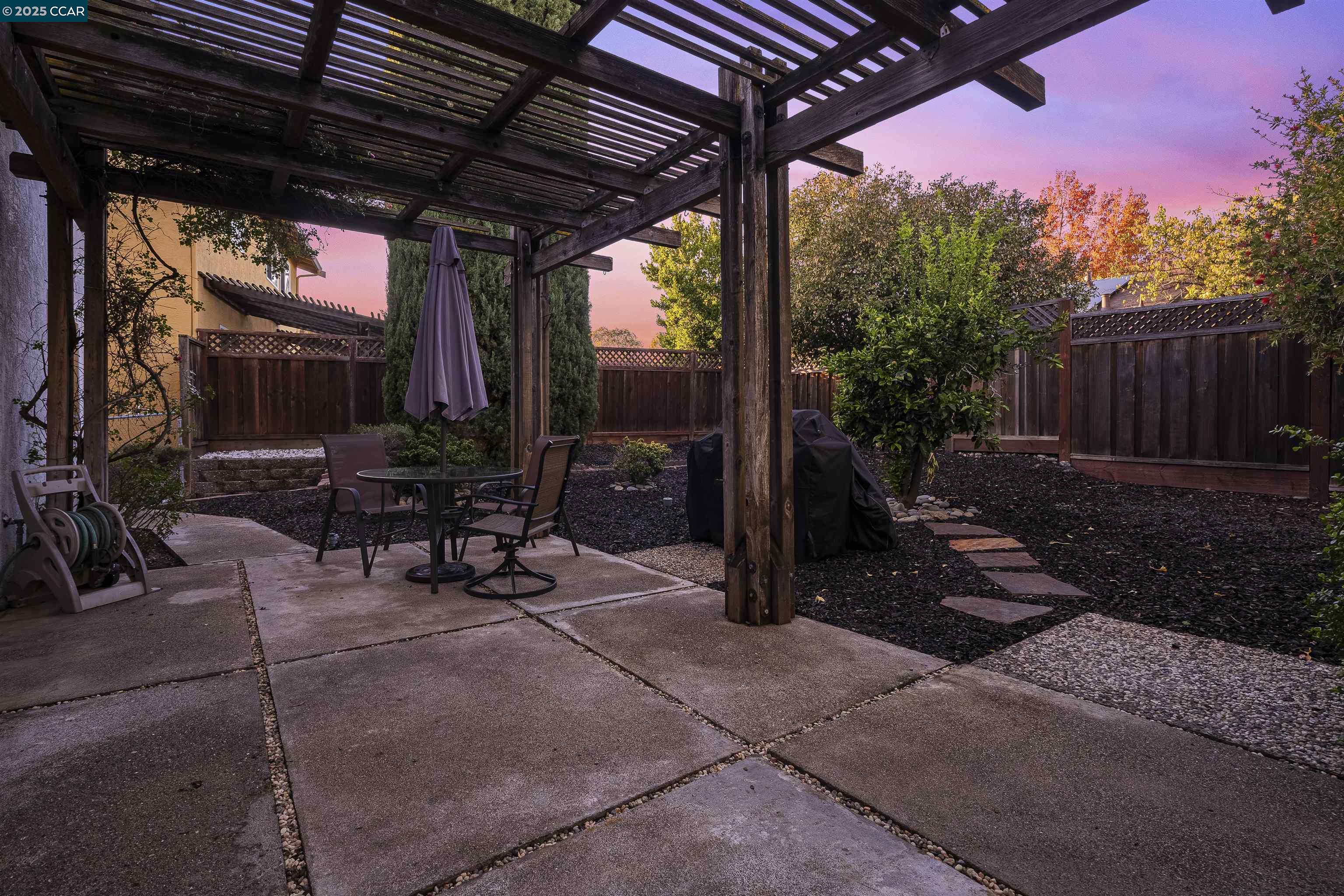 Detail Gallery Image 35 of 41 For 362 Willowcreek Ln, Martinez,  CA 94553 - 4 Beds | 2/1 Baths