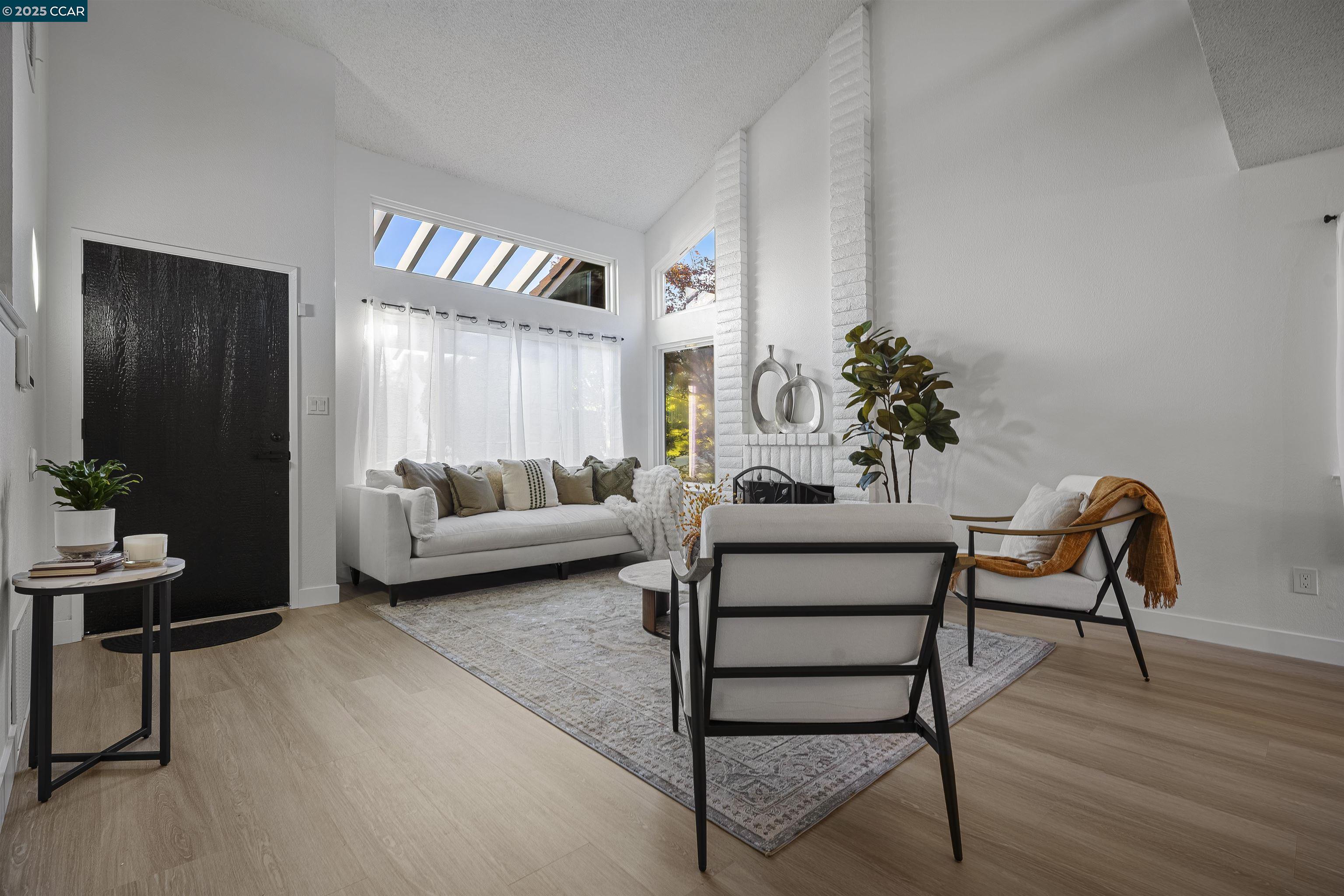 Detail Gallery Image 5 of 41 For 362 Willowcreek Ln, Martinez,  CA 94553 - 4 Beds | 2/1 Baths