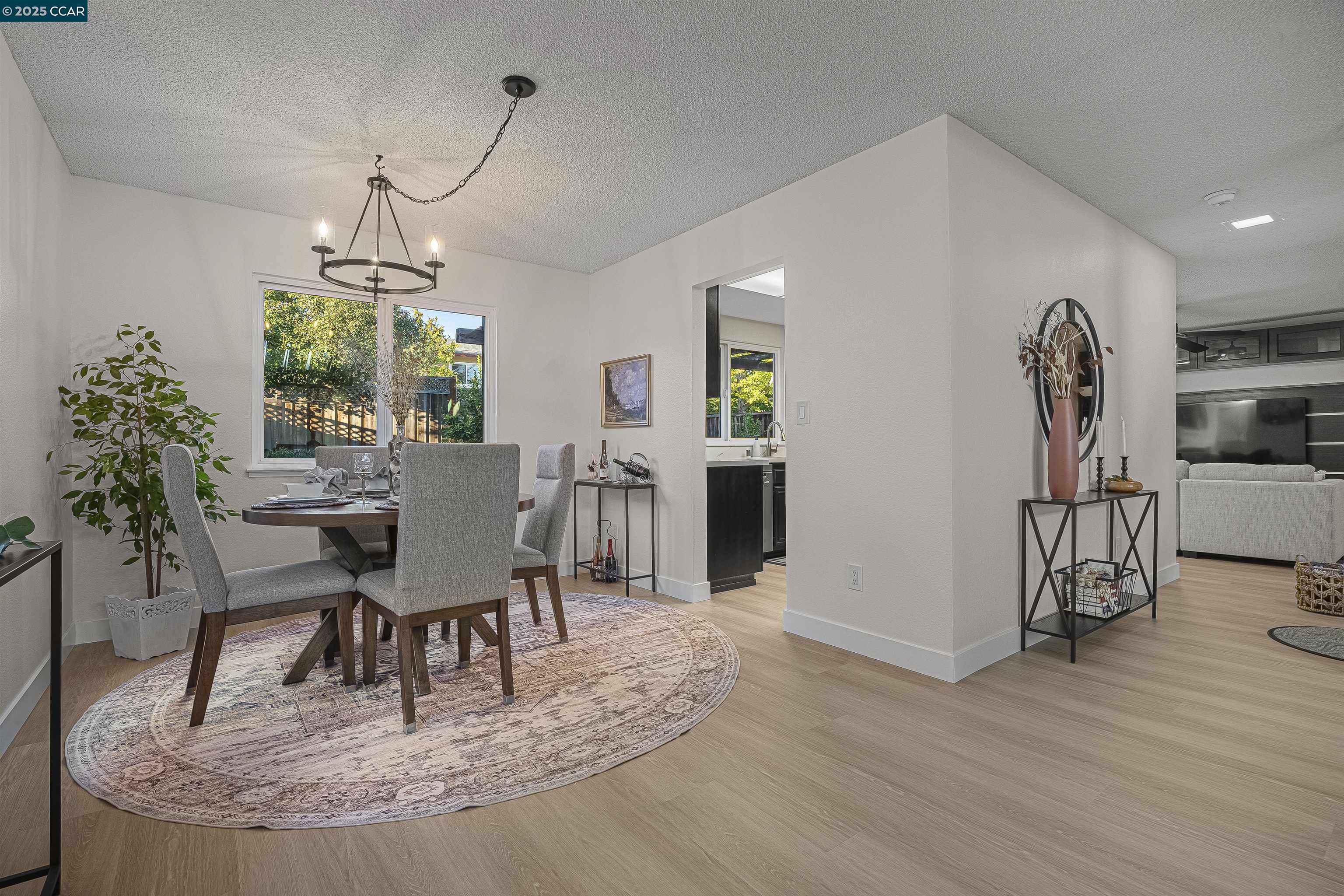 Detail Gallery Image 9 of 41 For 362 Willowcreek Ln, Martinez,  CA 94553 - 4 Beds | 2/1 Baths