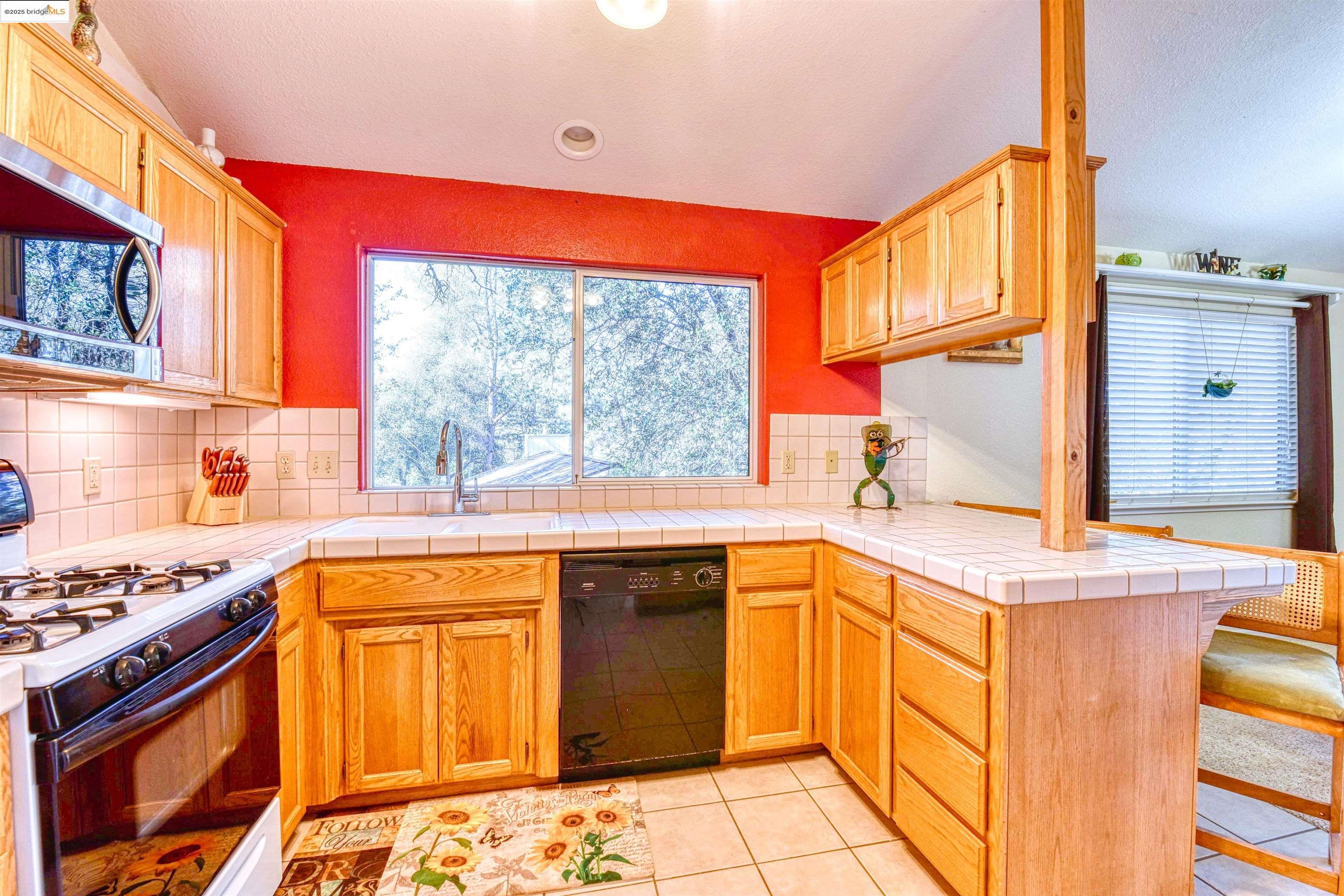 Detail Gallery Image 12 of 24 For 12908 Green Valley Cr, Groveland,  CA 95321-9543 - 3 Beds | 2 Baths