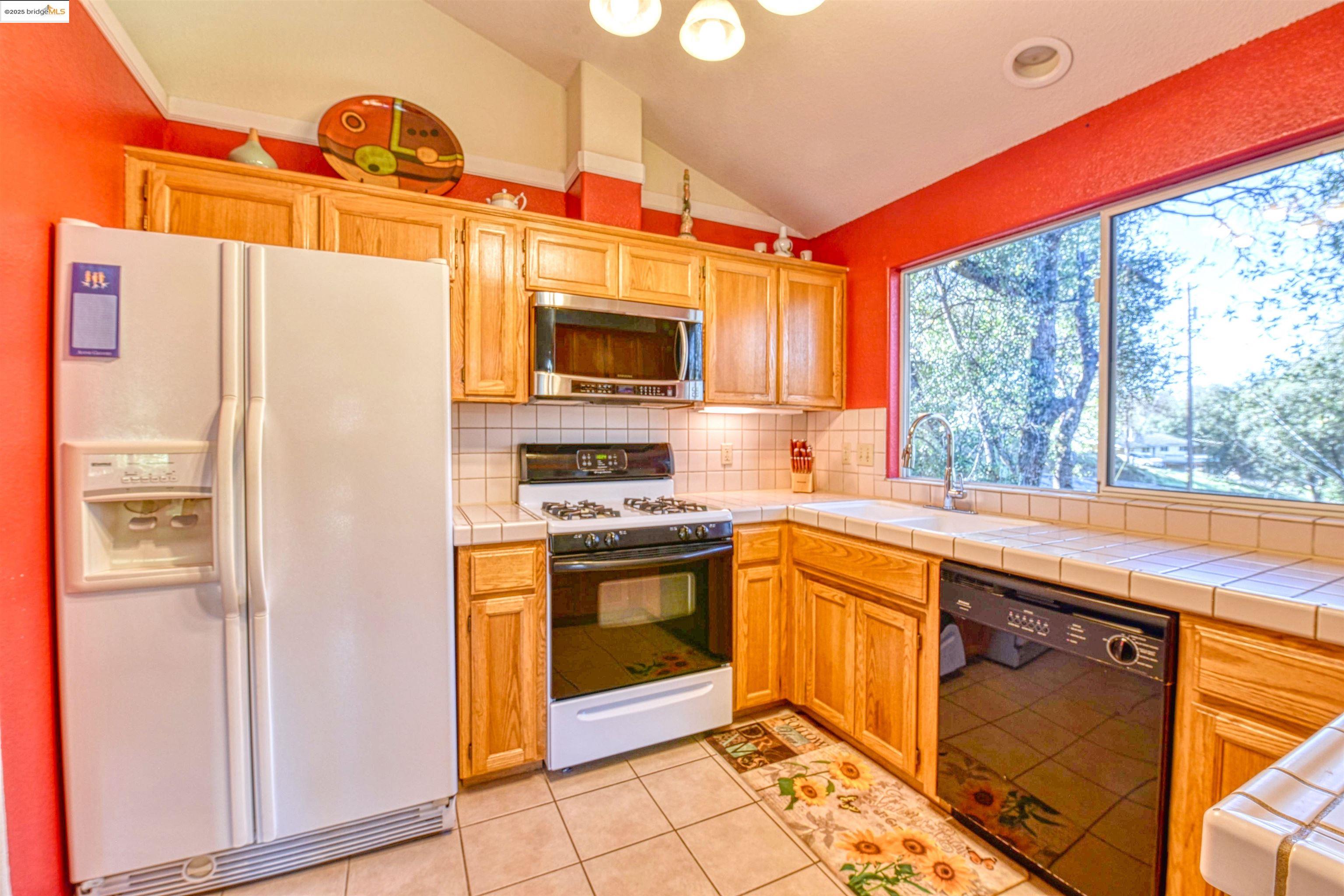 Detail Gallery Image 13 of 24 For 12908 Green Valley Cr, Groveland,  CA 95321-9543 - 3 Beds | 2 Baths
