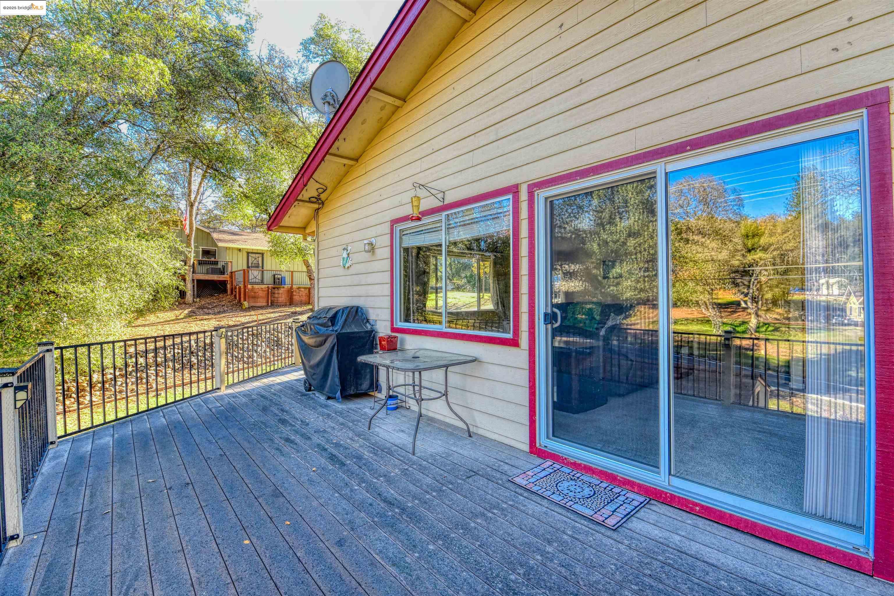 Detail Gallery Image 3 of 24 For 12908 Green Valley Cr, Groveland,  CA 95321-9543 - 3 Beds | 2 Baths